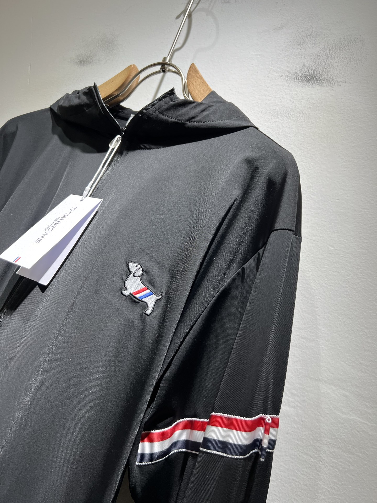 ThomBrow*e汤姆*朗2025春夏新款夹克外套！今年的专柜新品，男士超软面料帅酷爆款 防晒衣外套。