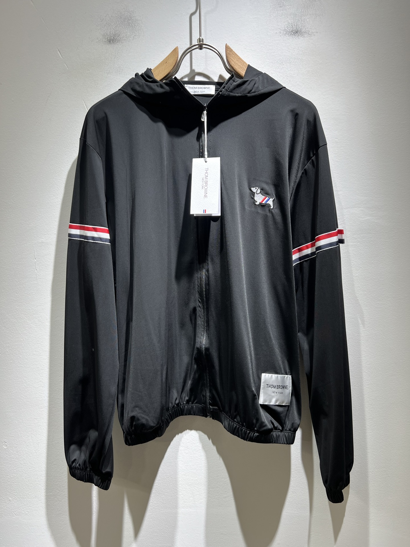 ThomBrow*e汤姆*朗2025春夏新款夹克外套！今年的专柜新品，男士超软面料帅酷爆款 防晒衣外套。