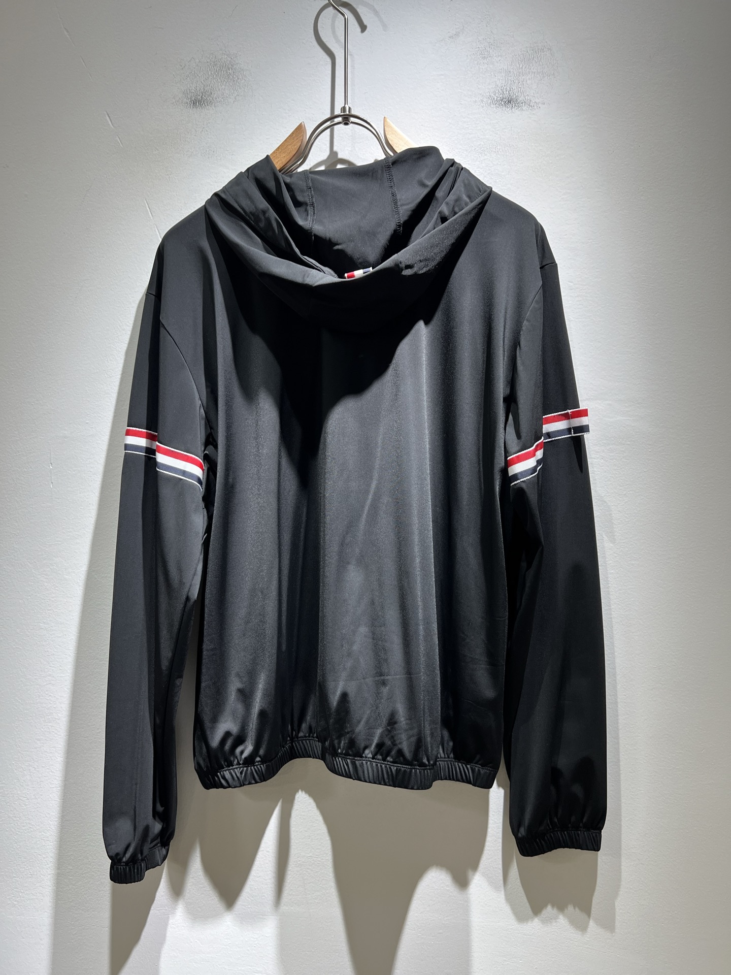 ThomBrow*e汤姆*朗2025春夏新款夹克外套！今年的专柜新品，男士超软面料帅酷爆款 防晒衣外套。