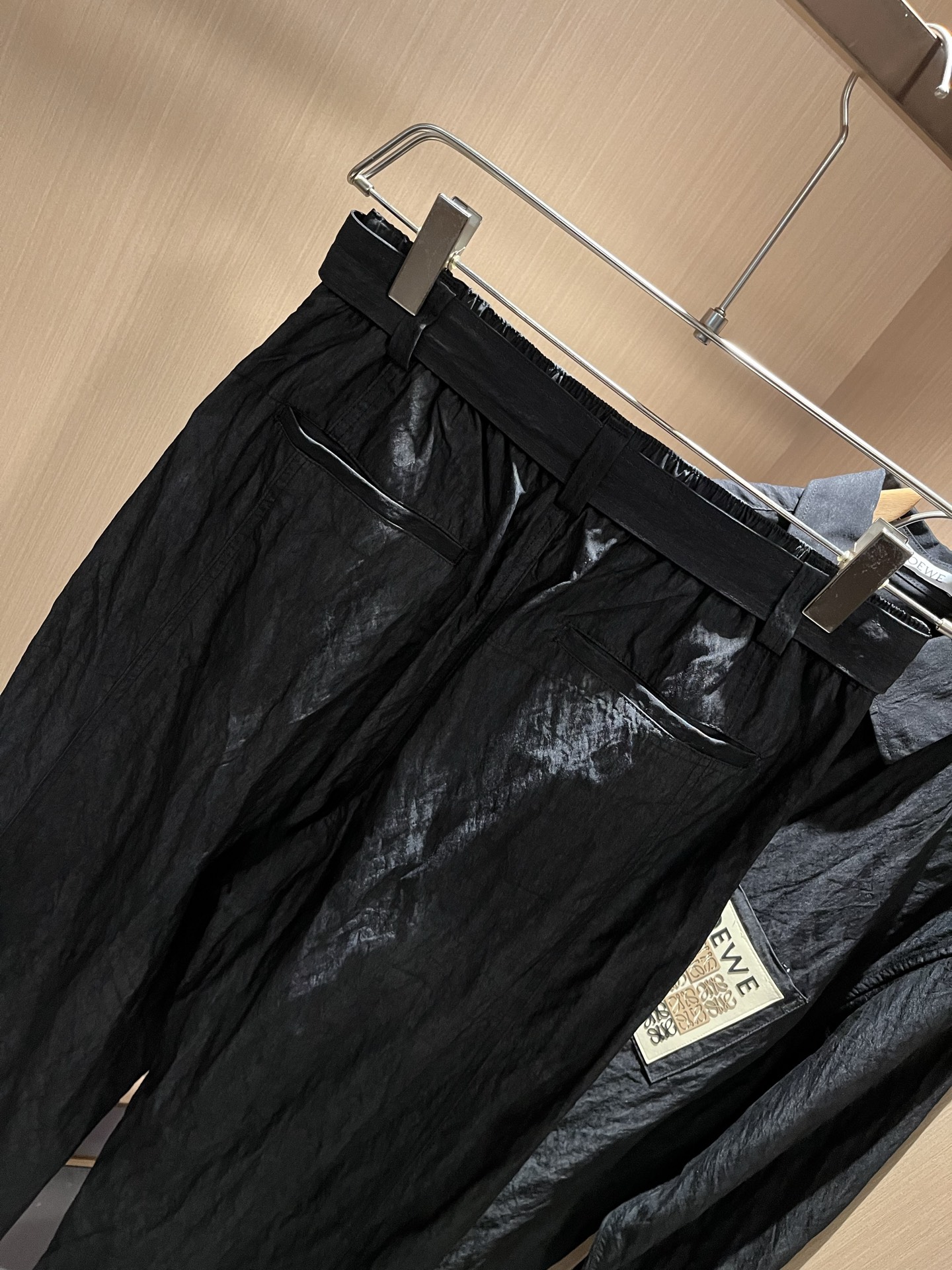 LOE*WE罗*威 2025秋冬男女同款👫套装，意大利原厂订单渠道，极具个性高级潮风，标志logo图案徽