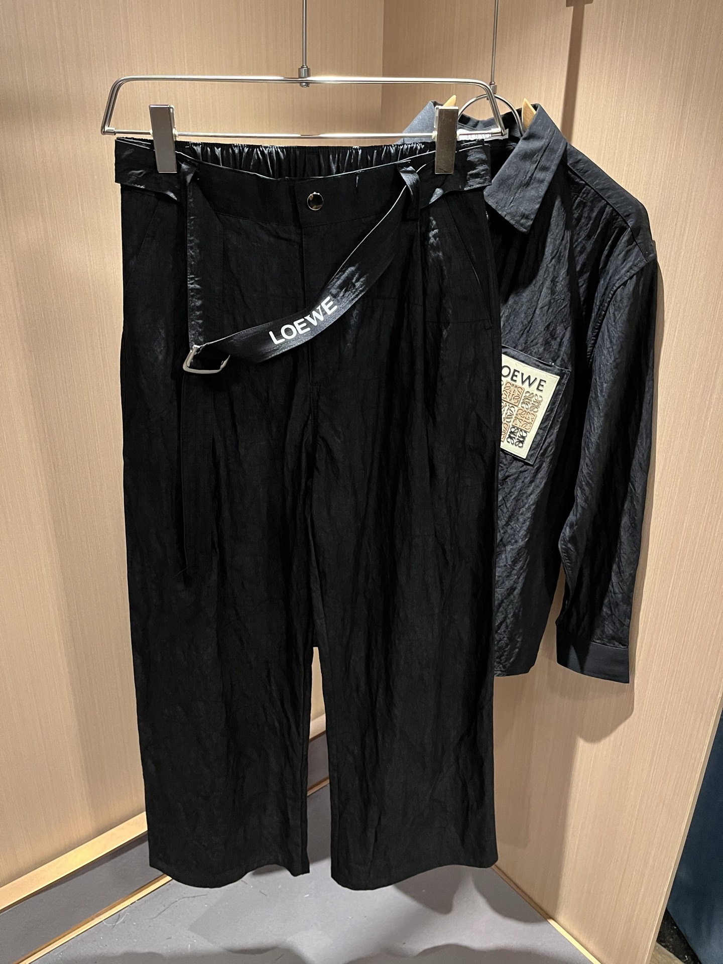 LOE*WE罗*威 2025秋冬男女同款👫套装，意大利原厂订单渠道，极具个性高级潮风，标志logo图案徽