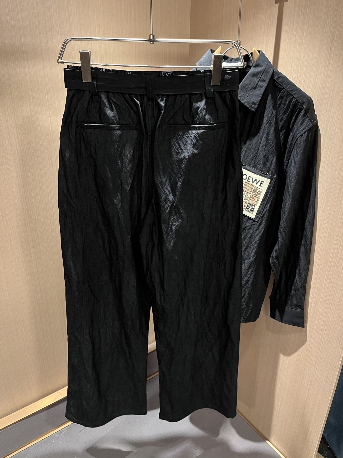 LOE*WE罗*威 2025秋冬男女同款👫套装，意大利原厂订单渠道，极具个性高级潮风，标志logo图案徽