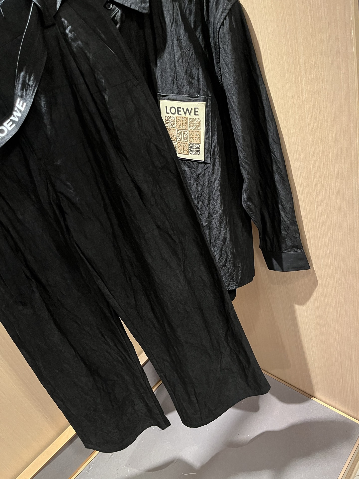 LOE*WE罗*威 2025秋冬男女同款👫套装，意大利原厂订单渠道，极具个性高级潮风，标志logo图案徽