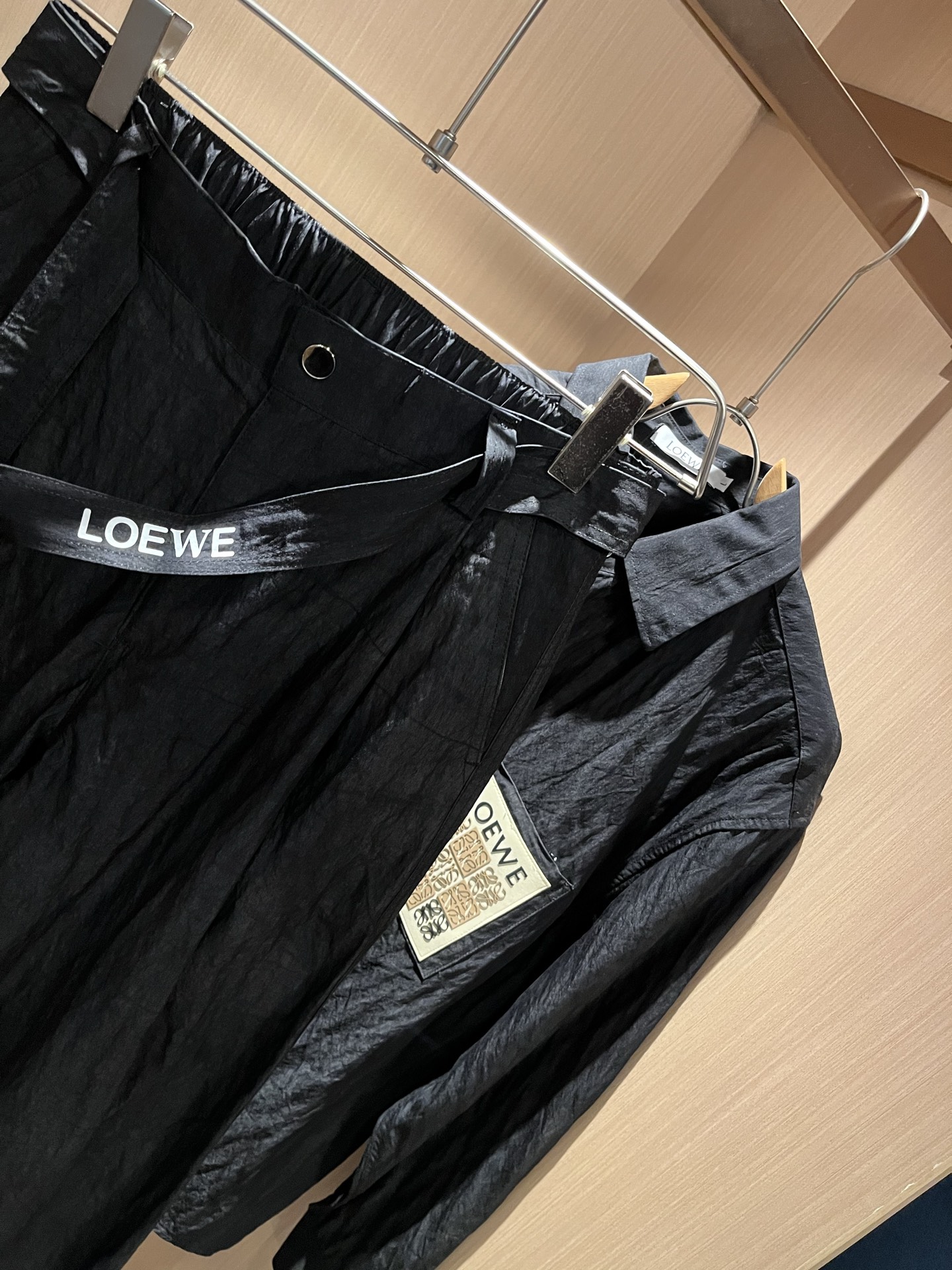 LOE*WE罗*威 2025秋冬男女同款👫套装，意大利原厂订单渠道，极具个性高级潮风，标志logo图案徽