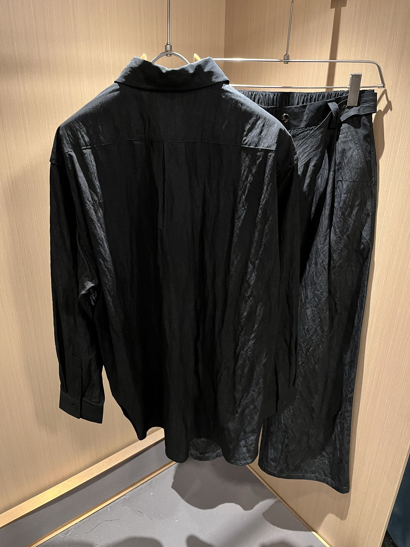 LOE*WE罗*威 2025秋冬男女同款👫套装，意大利原厂订单渠道，极具个性高级潮风，标志logo图案徽