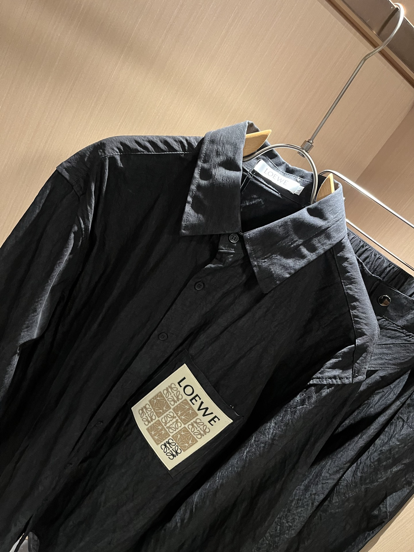 LOE*WE罗*威 2025秋冬男女同款👫套装，意大利原厂订单渠道，极具个性高级潮风，标志logo图案徽