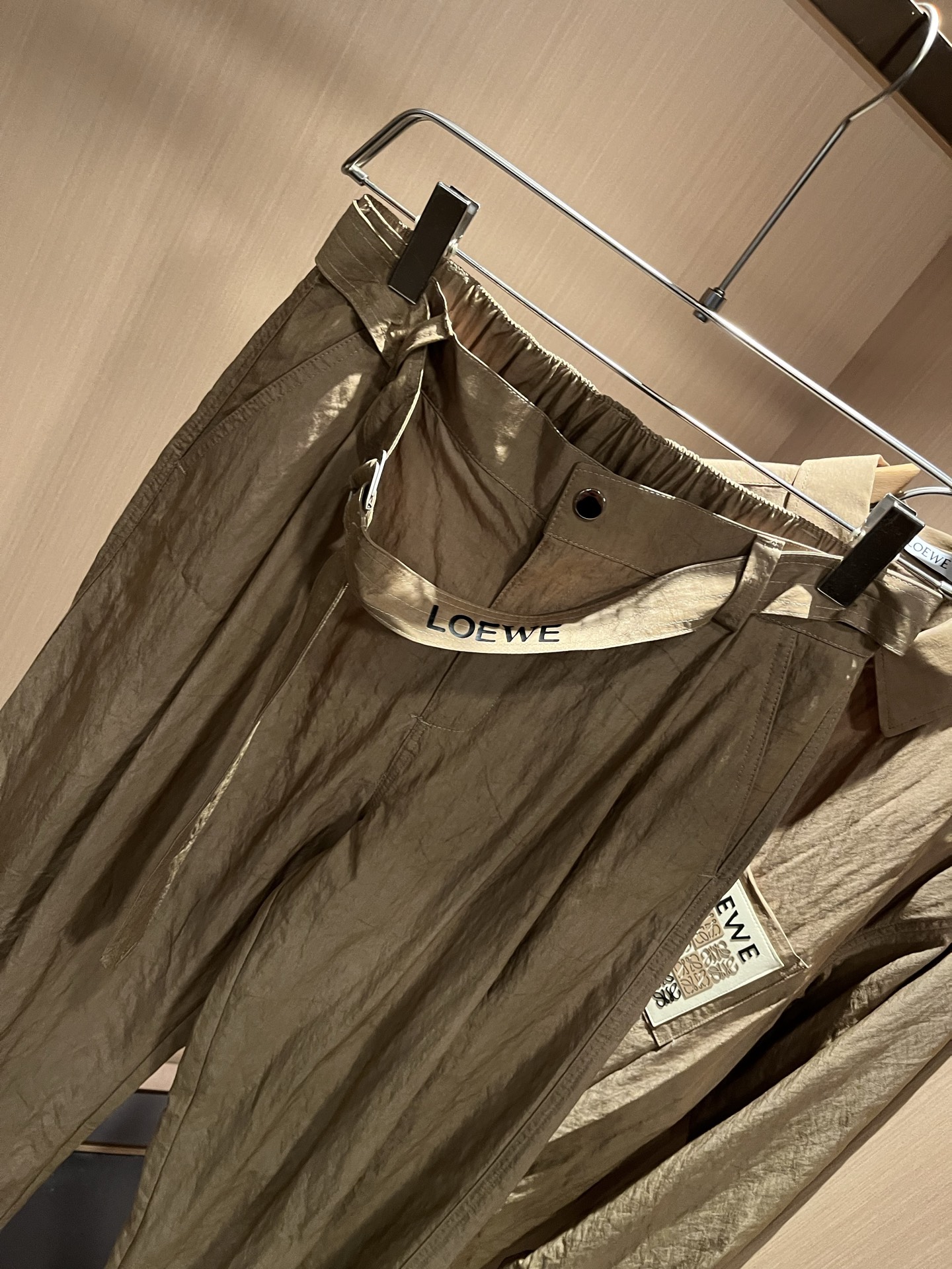 LOE*WE罗*威 2025秋冬男女同款👫套装，意大利原厂订单渠道，极具个性高级潮风，标志logo图案徽