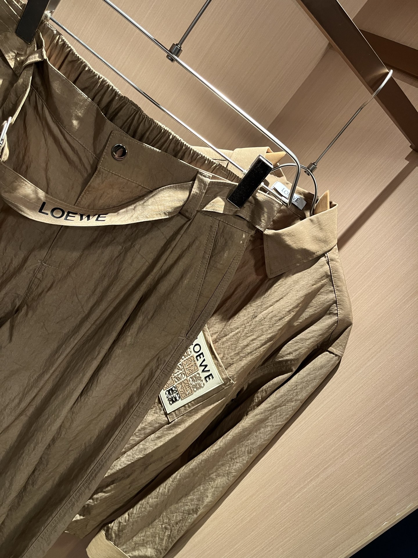 LOE*WE罗*威 2025秋冬男女同款👫套装，意大利原厂订单渠道，极具个性高级潮风，标志logo图案徽