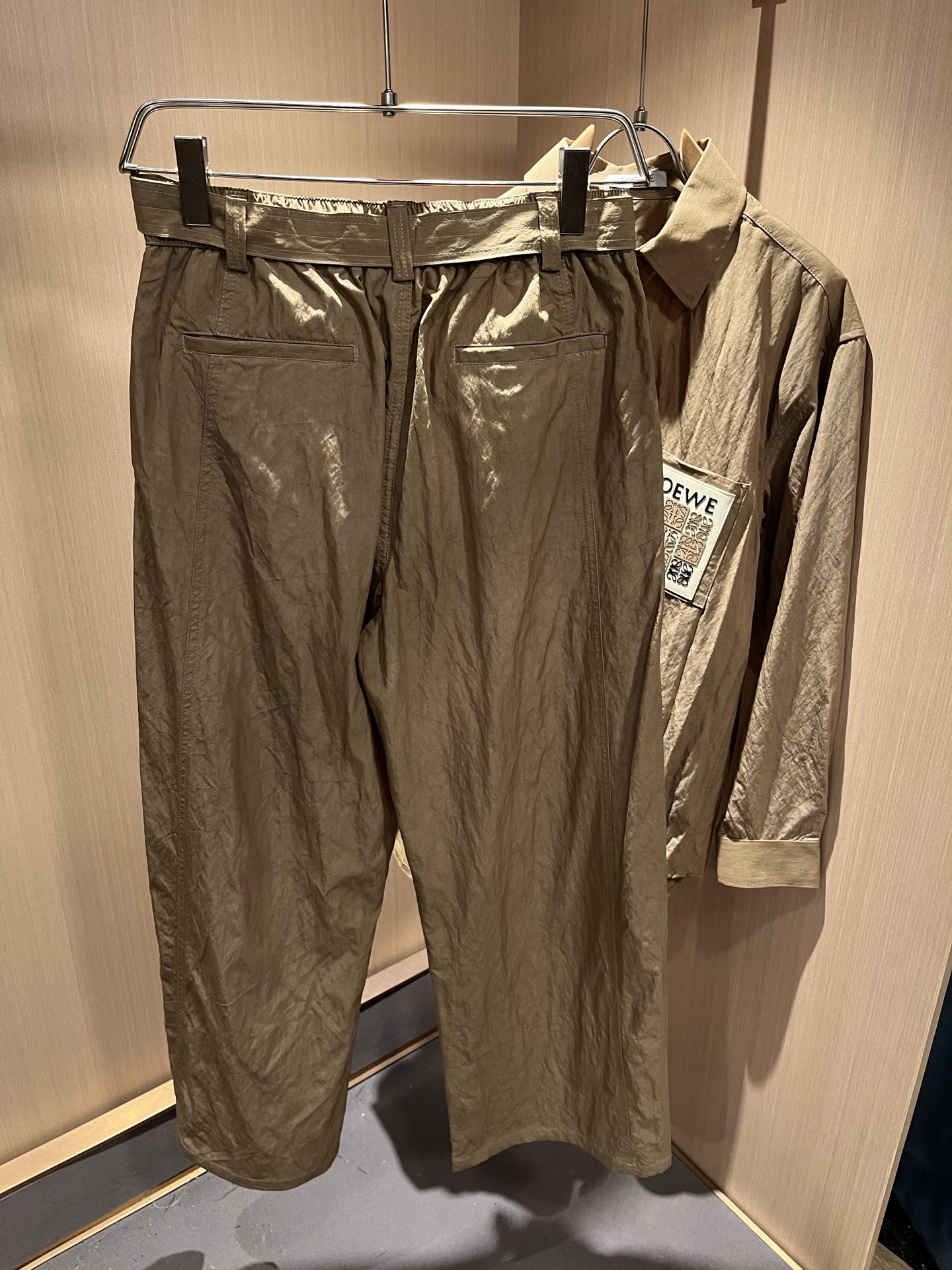 LOE*WE罗*威 2025秋冬男女同款👫套装，意大利原厂订单渠道，极具个性高级潮风，标志logo图案徽