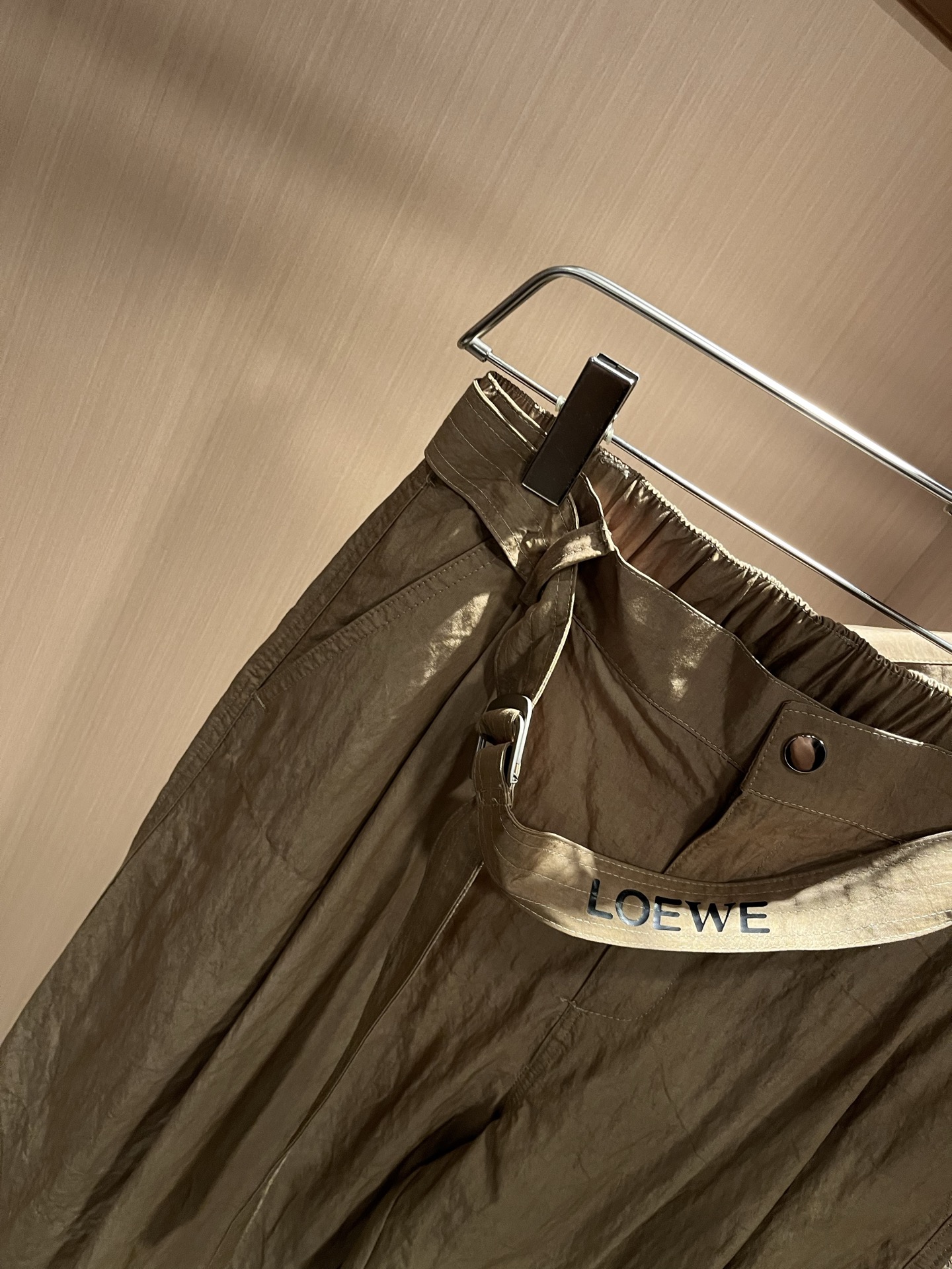 LOE*WE罗*威 2025秋冬男女同款👫套装，意大利原厂订单渠道，极具个性高级潮风，标志logo图案徽