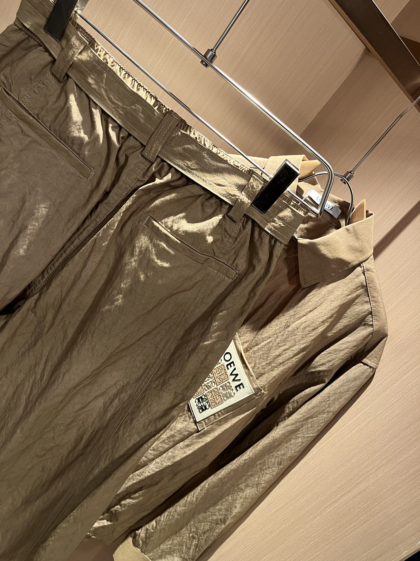 LOE*WE罗*威 2025秋冬男女同款👫套装，意大利原厂订单渠道，极具个性高级潮风，标志logo图案徽