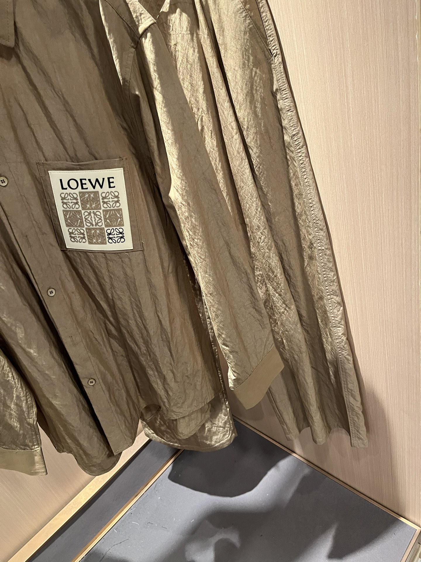 LOE*WE罗*威 2025秋冬男女同款👫套装，意大利原厂订单渠道，极具个性高级潮风，标志logo图案徽