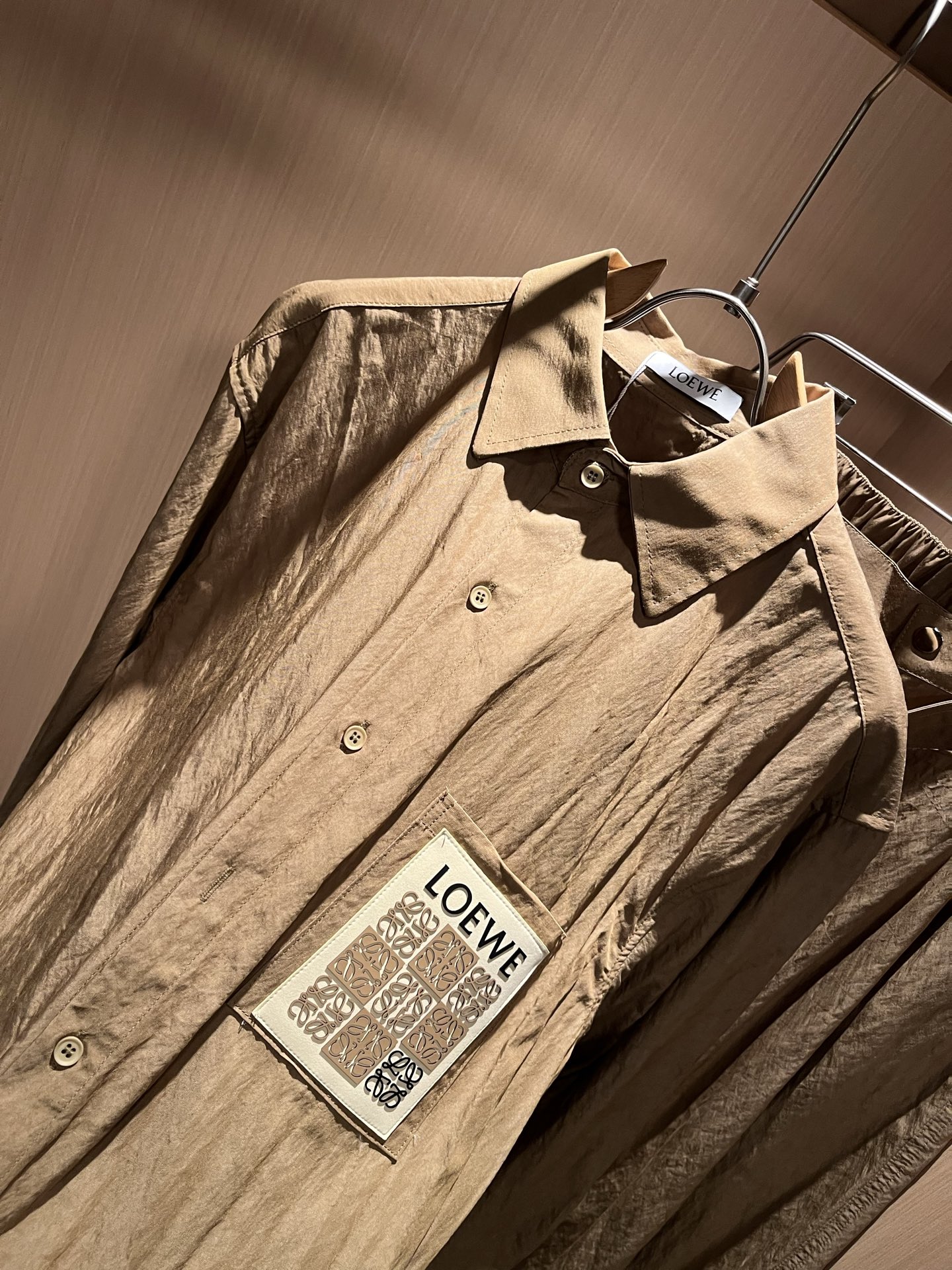 LOE*WE罗*威 2025秋冬男女同款👫套装，意大利原厂订单渠道，极具个性高级潮风，标志logo图案徽