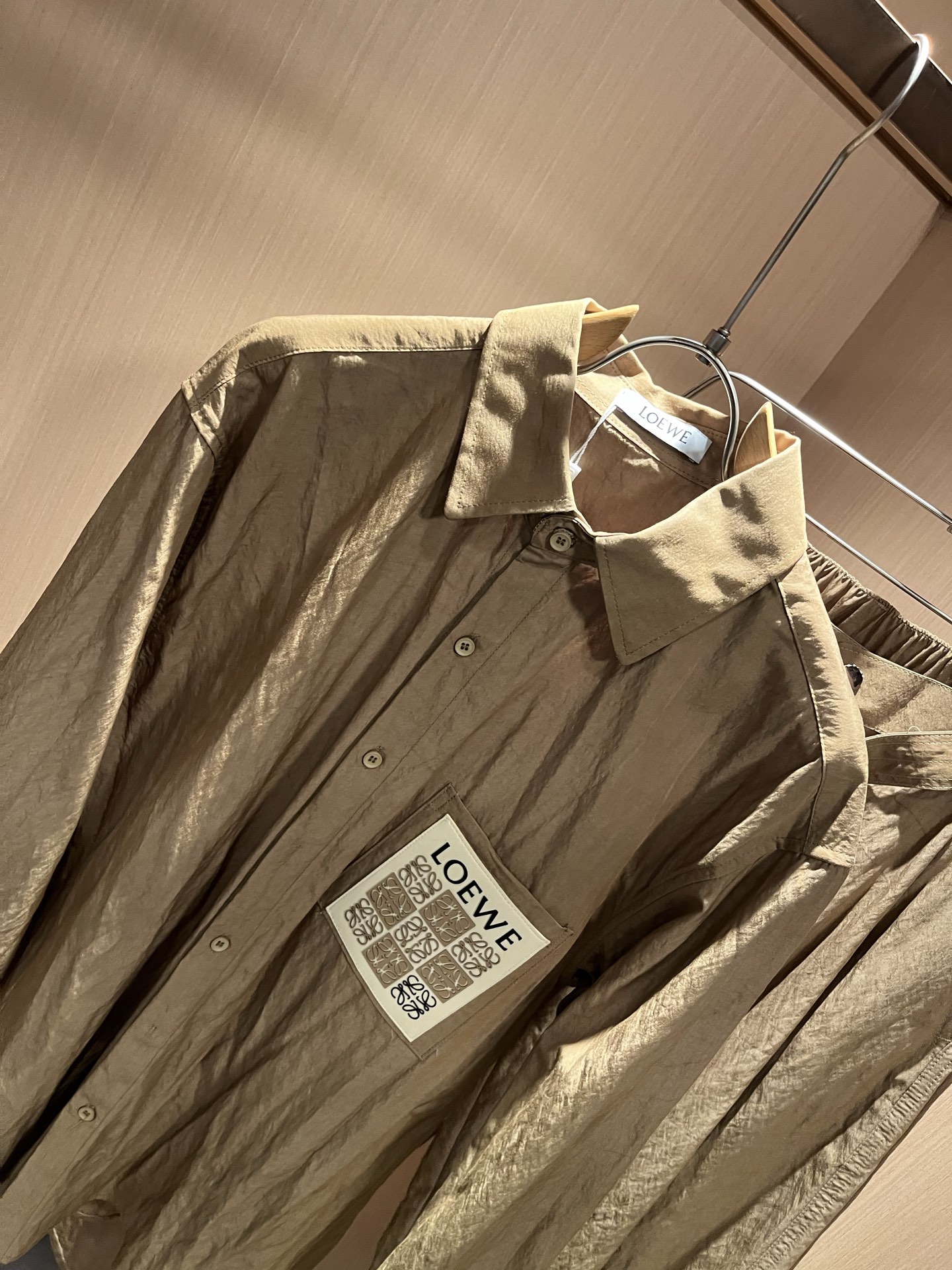 LOE*WE罗*威 2025秋冬男女同款👫套装，意大利原厂订单渠道，极具个性高级潮风，标志logo图案徽