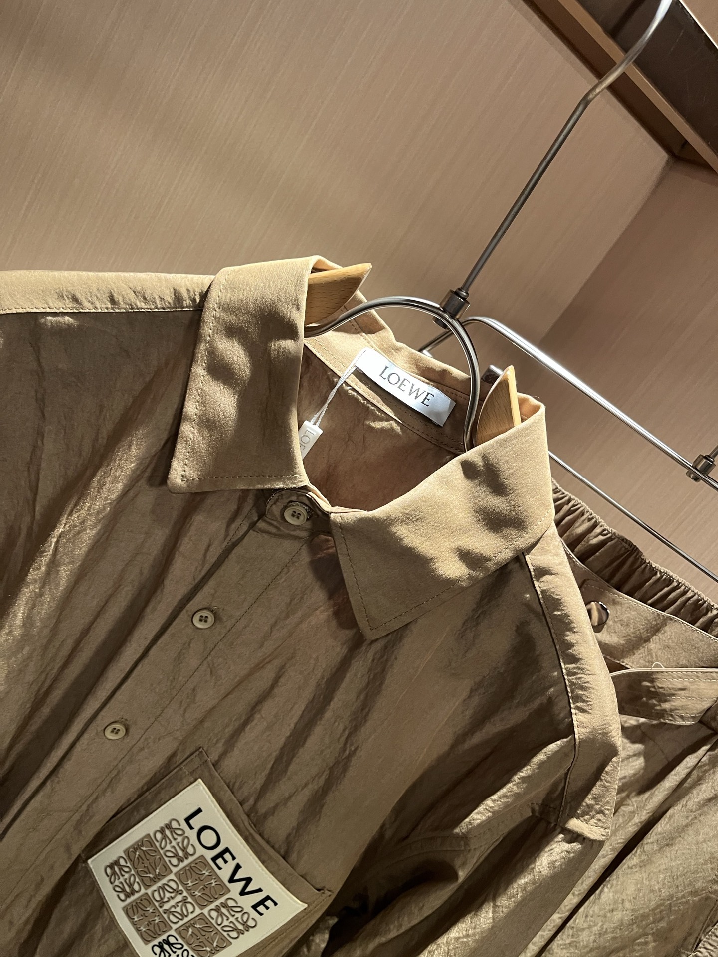 LOE*WE罗*威 2025秋冬男女同款👫套装，意大利原厂订单渠道，极具个性高级潮风，标志logo图案徽