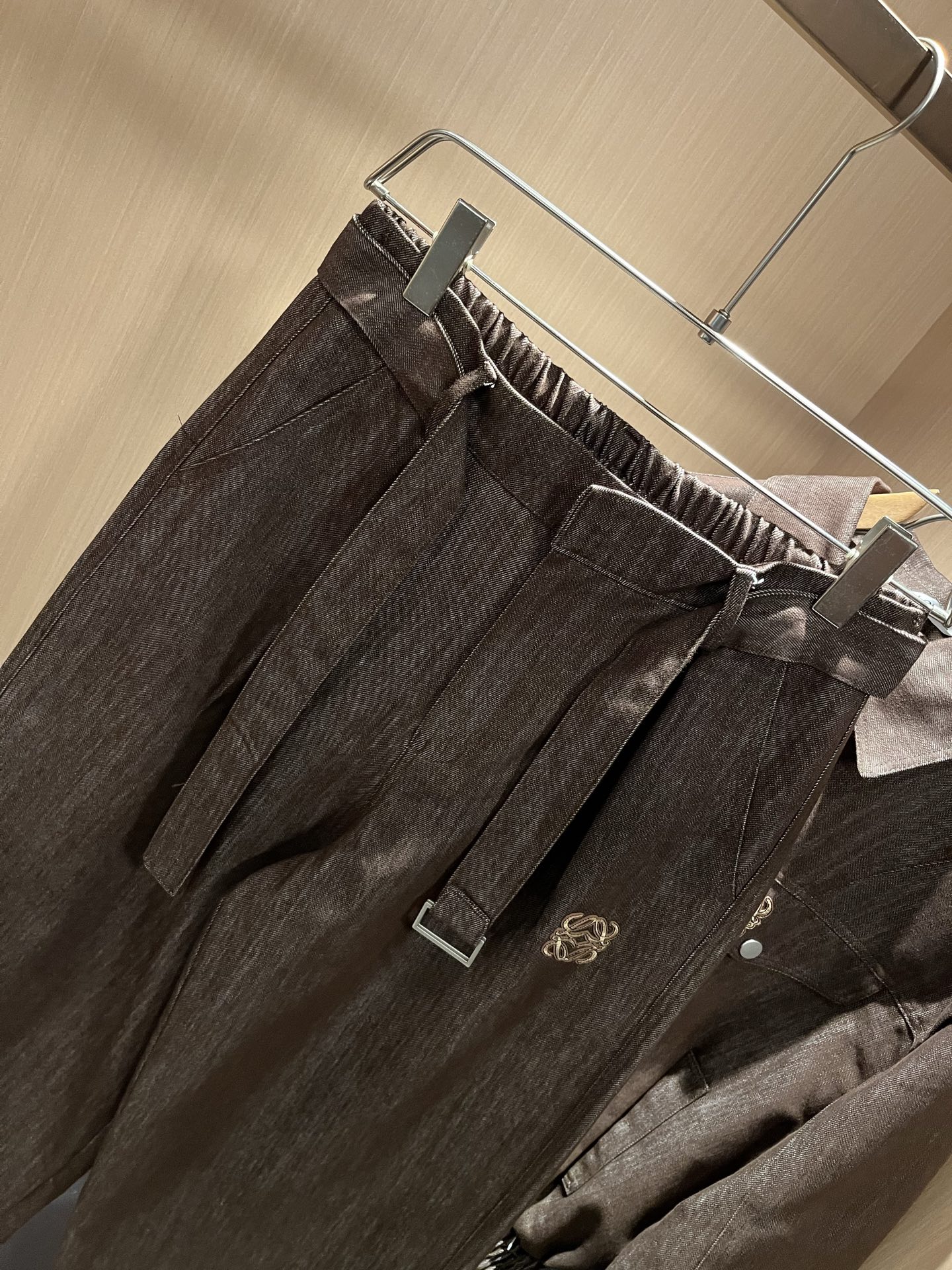 LOE*WE罗*威 2025秋冬男女同款👫牛仔套装，意大利原厂订单渠道，极具个性高级潮风，标志logo图