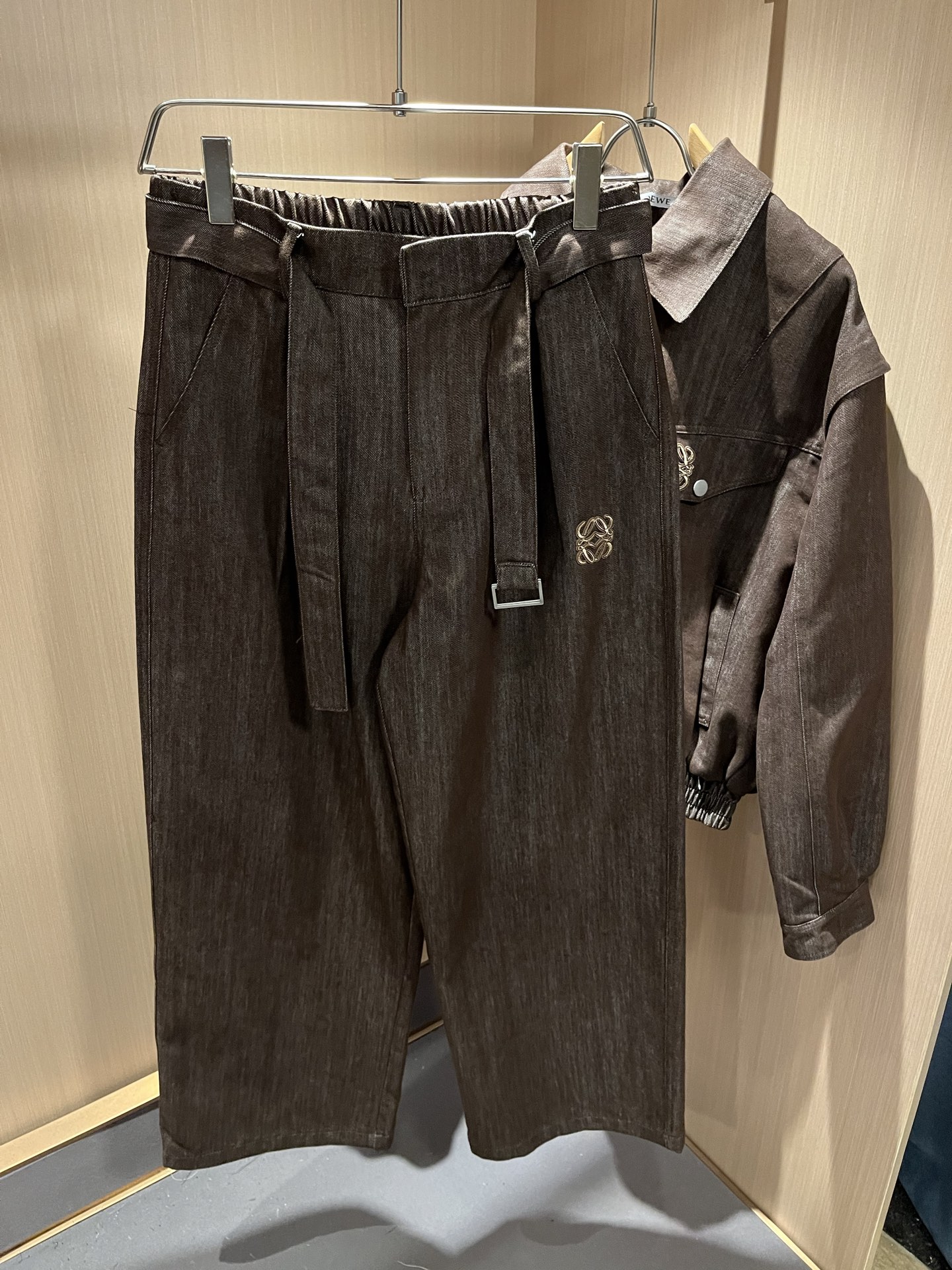 LOE*WE罗*威 2025秋冬男女同款👫牛仔套装，意大利原厂订单渠道，极具个性高级潮风，标志logo图