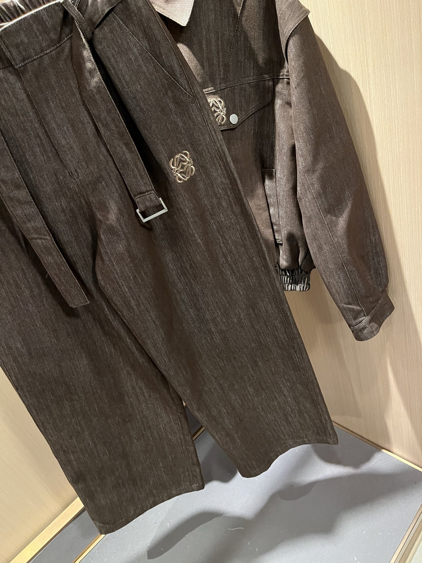 LOE*WE罗*威 2025秋冬男女同款👫牛仔套装，意大利原厂订单渠道，极具个性高级潮风，标志logo图