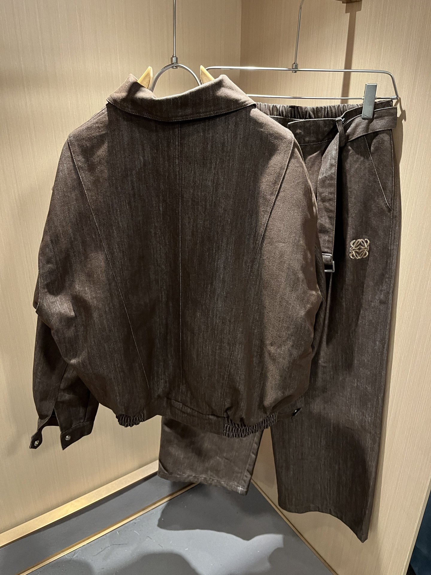 LOE*WE罗*威 2025秋冬男女同款👫牛仔套装，意大利原厂订单渠道，极具个性高级潮风，标志logo图