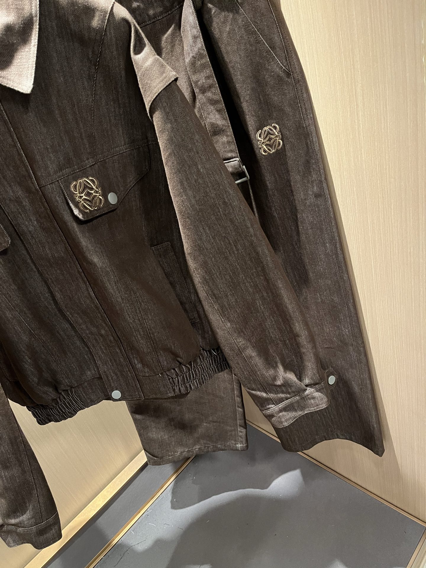 LOE*WE罗*威 2025秋冬男女同款👫牛仔套装，意大利原厂订单渠道，极具个性高级潮风，标志logo图