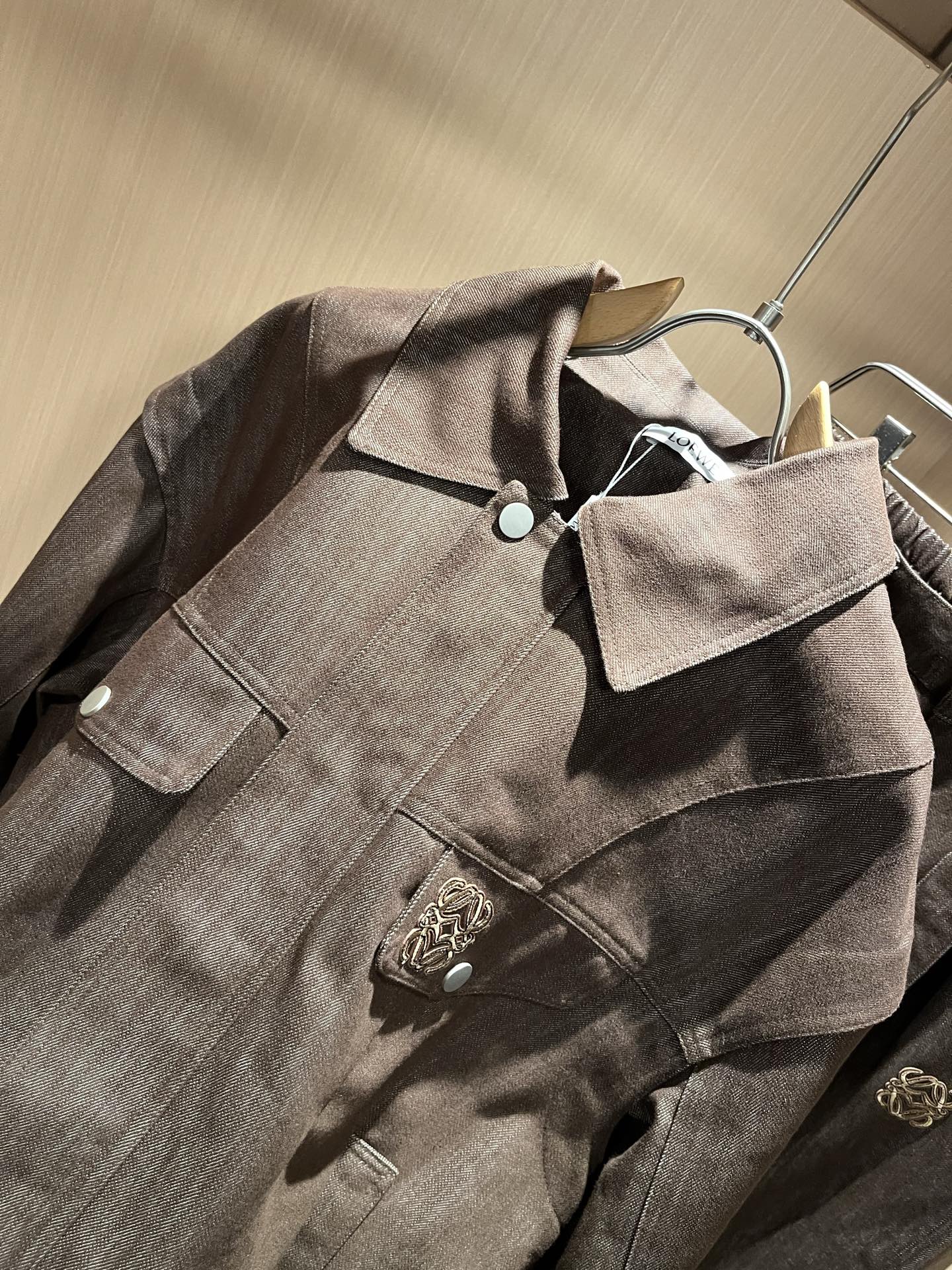 LOE*WE罗*威 2025秋冬男女同款👫牛仔套装，意大利原厂订单渠道，极具个性高级潮风，标志logo图