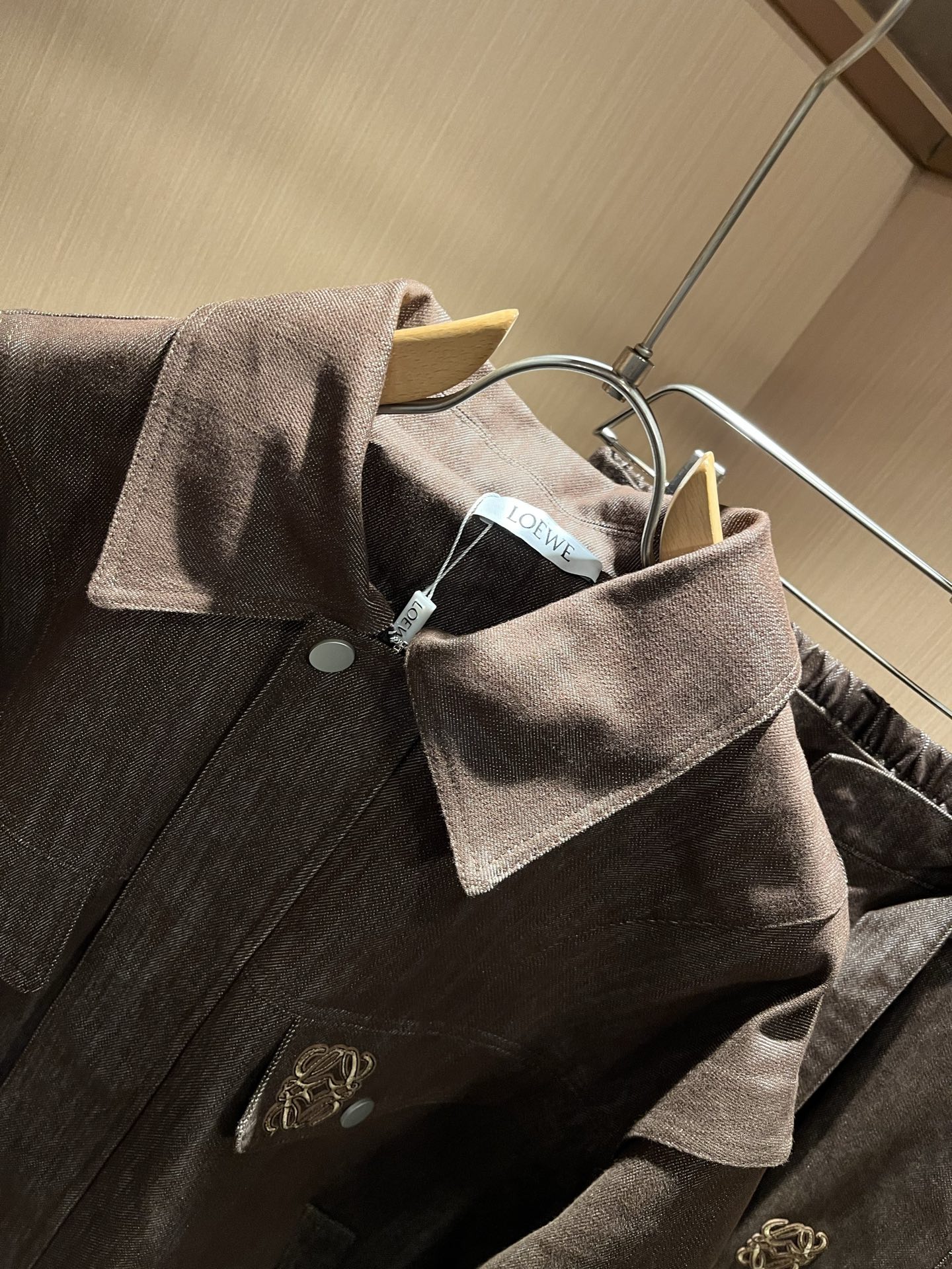 LOE*WE罗*威 2025秋冬男女同款👫牛仔套装，意大利原厂订单渠道，极具个性高级潮风，标志logo图