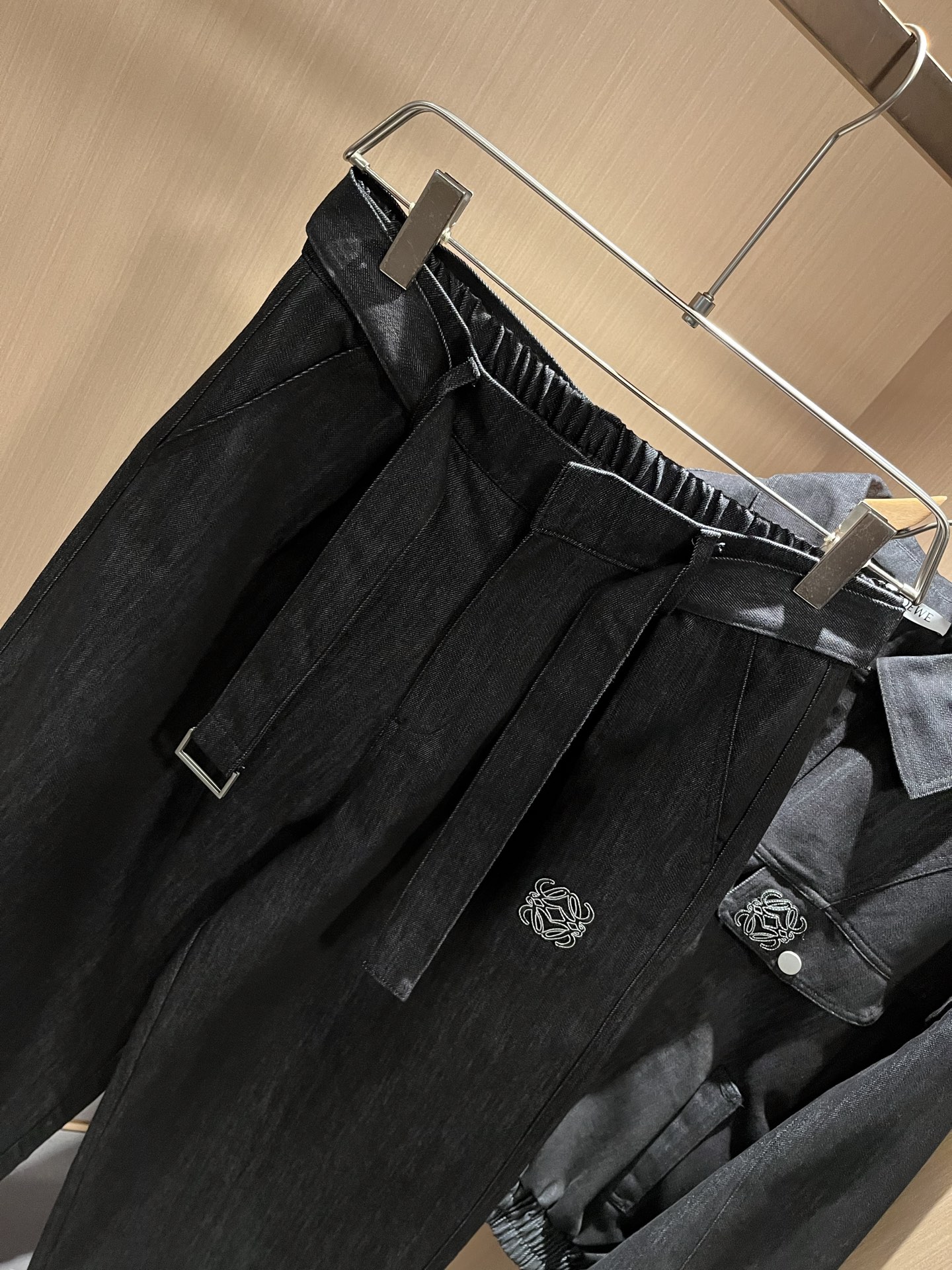 LOE*WE罗*威 2025秋冬男女同款👫牛仔套装，意大利原厂订单渠道，极具个性高级潮风，标志logo图