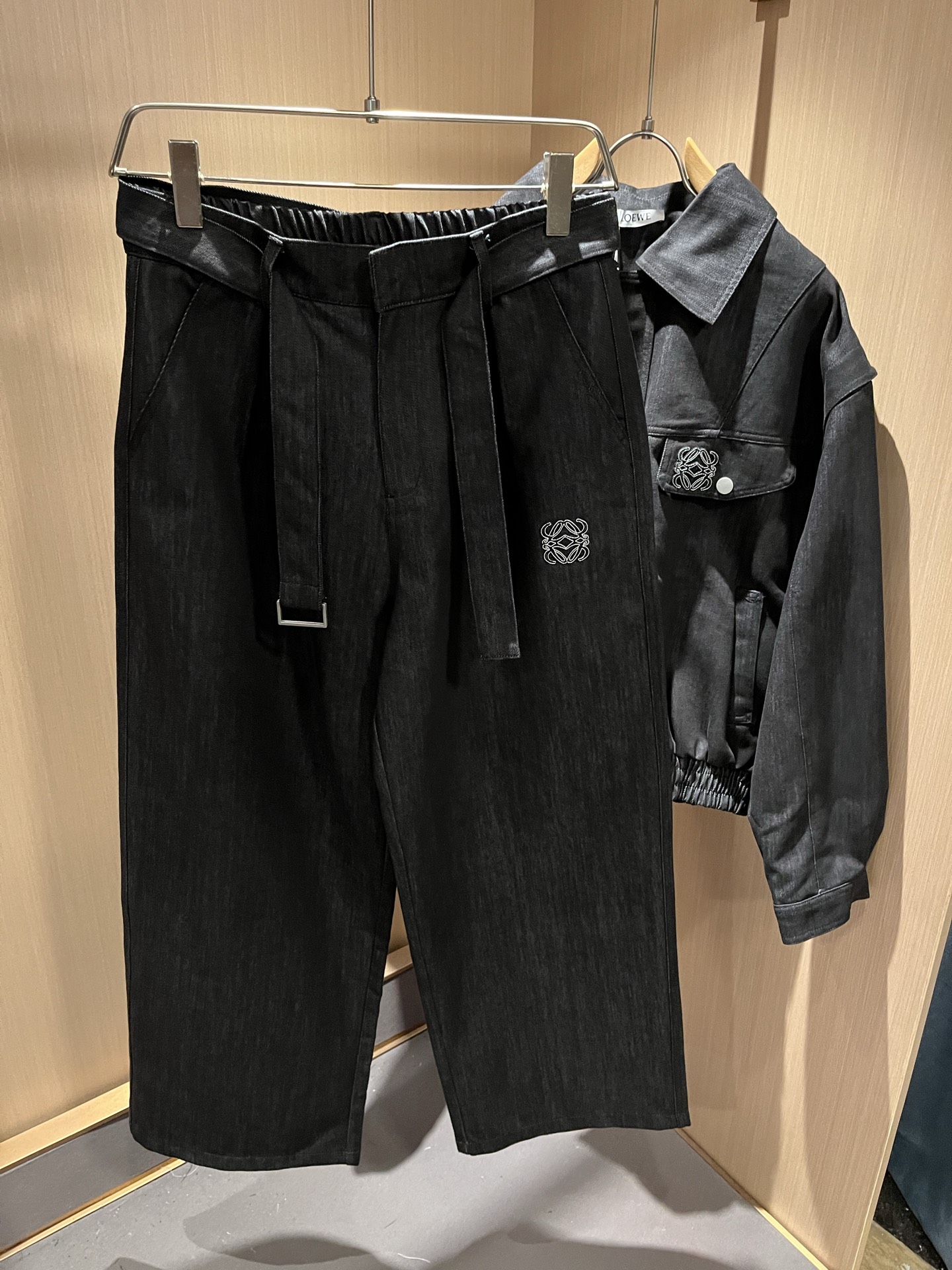 LOE*WE罗*威 2025秋冬男女同款👫牛仔套装，意大利原厂订单渠道，极具个性高级潮风，标志logo图