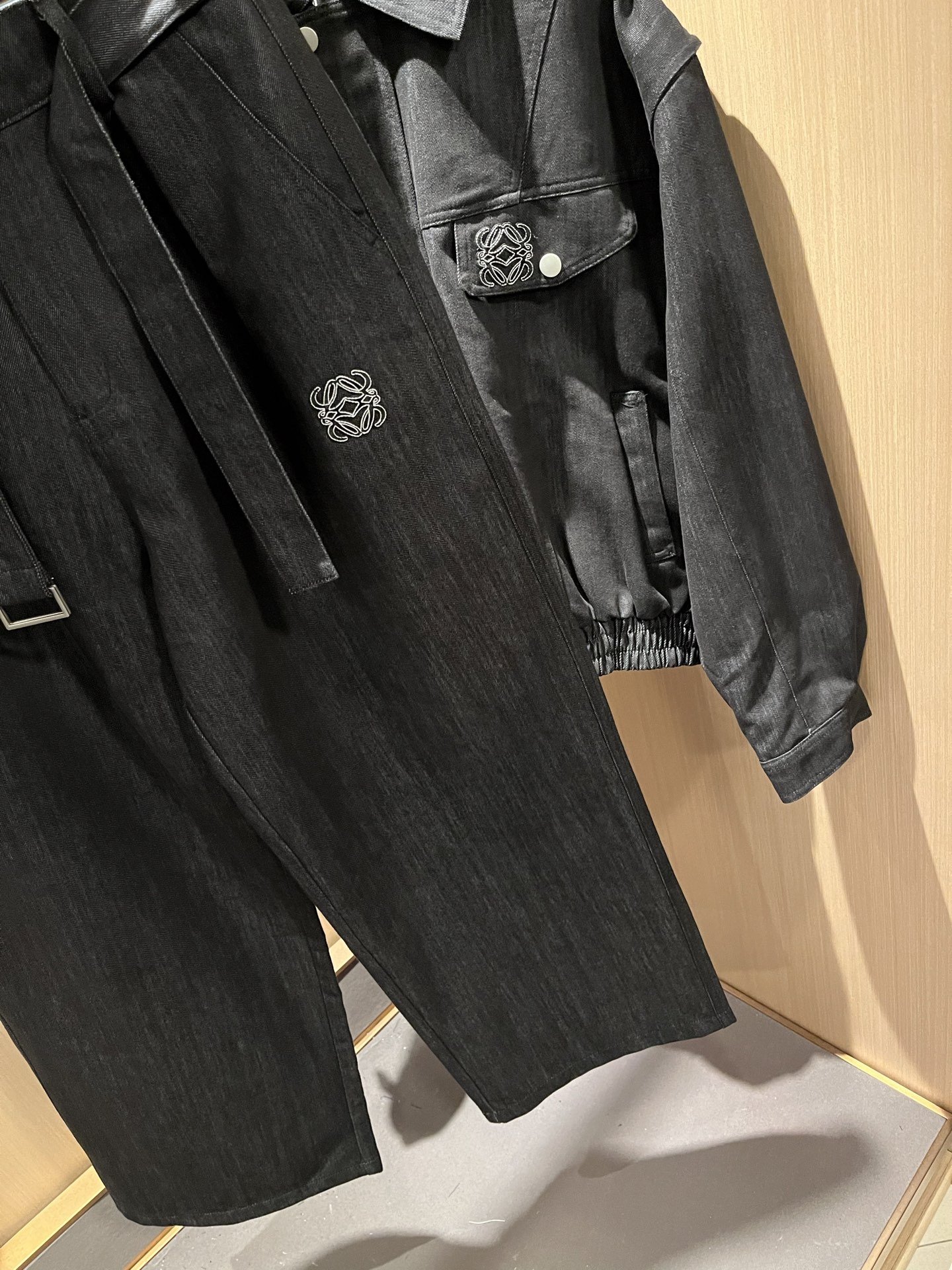 LOE*WE罗*威 2025秋冬男女同款👫牛仔套装，意大利原厂订单渠道，极具个性高级潮风，标志logo图