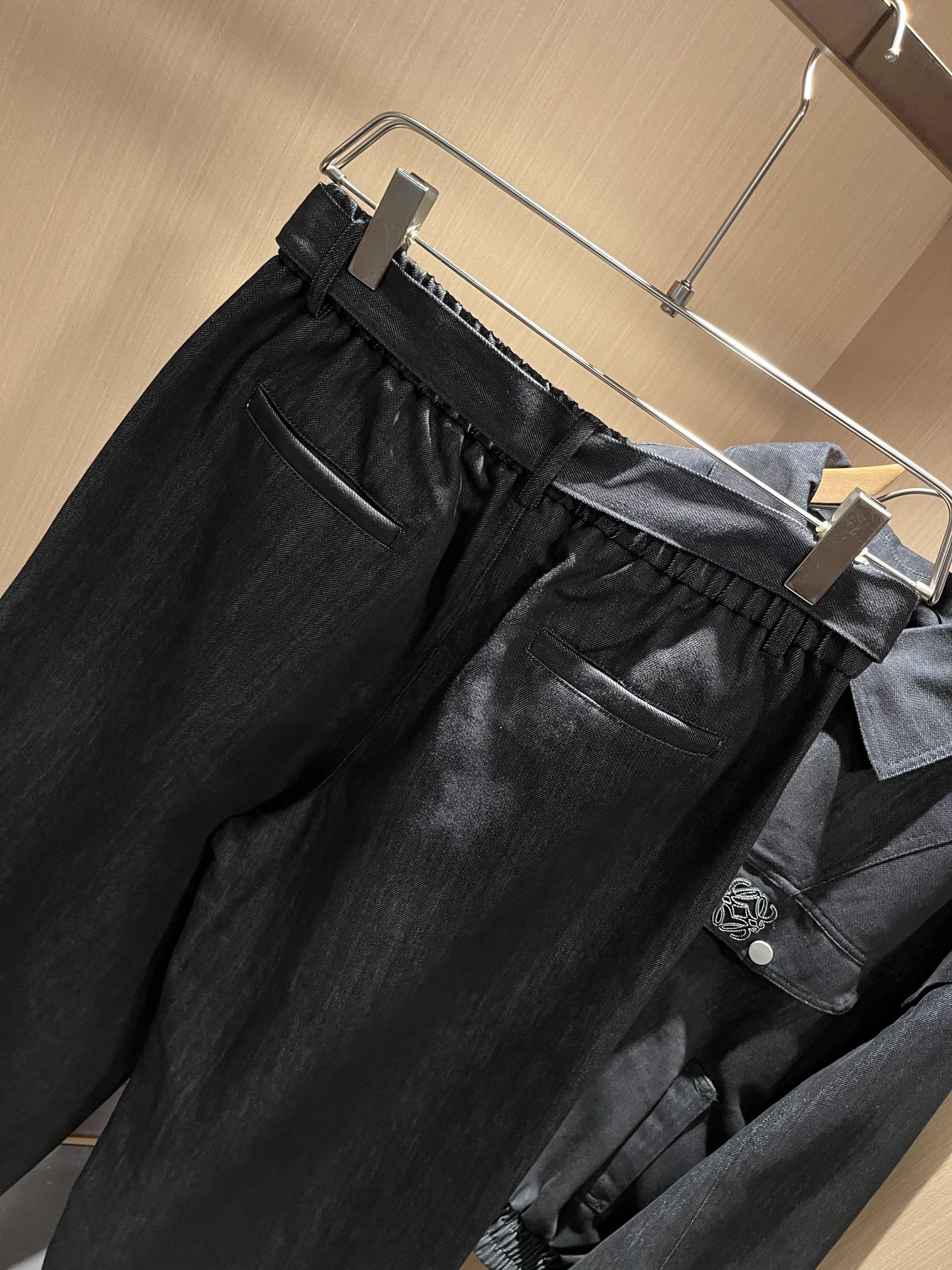 LOE*WE罗*威 2025秋冬男女同款👫牛仔套装，意大利原厂订单渠道，极具个性高级潮风，标志logo图