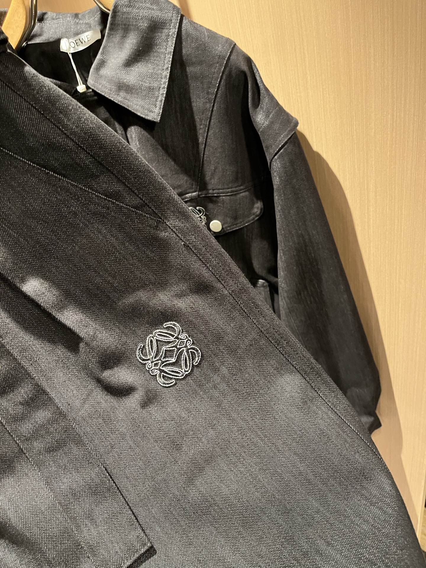 LOE*WE罗*威 2025秋冬男女同款👫牛仔套装，意大利原厂订单渠道，极具个性高级潮风，标志logo图