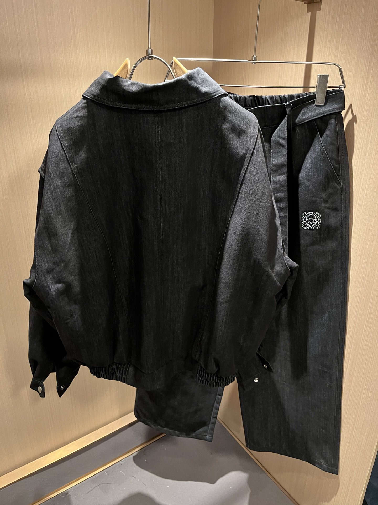 LOE*WE罗*威 2025秋冬男女同款👫牛仔套装，意大利原厂订单渠道，极具个性高级潮风，标志logo图