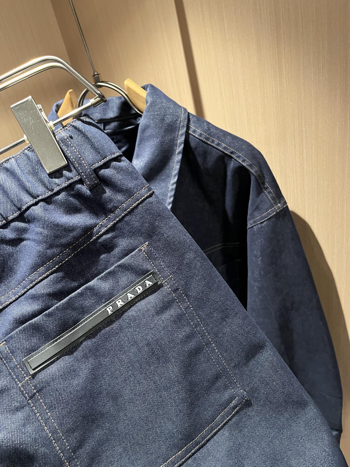 PPRAD*A普*达 2025秋冬新款休闲牛仔套装，最新款全网独家首上！！~既经典有时尚百搭，谁不爱啊，