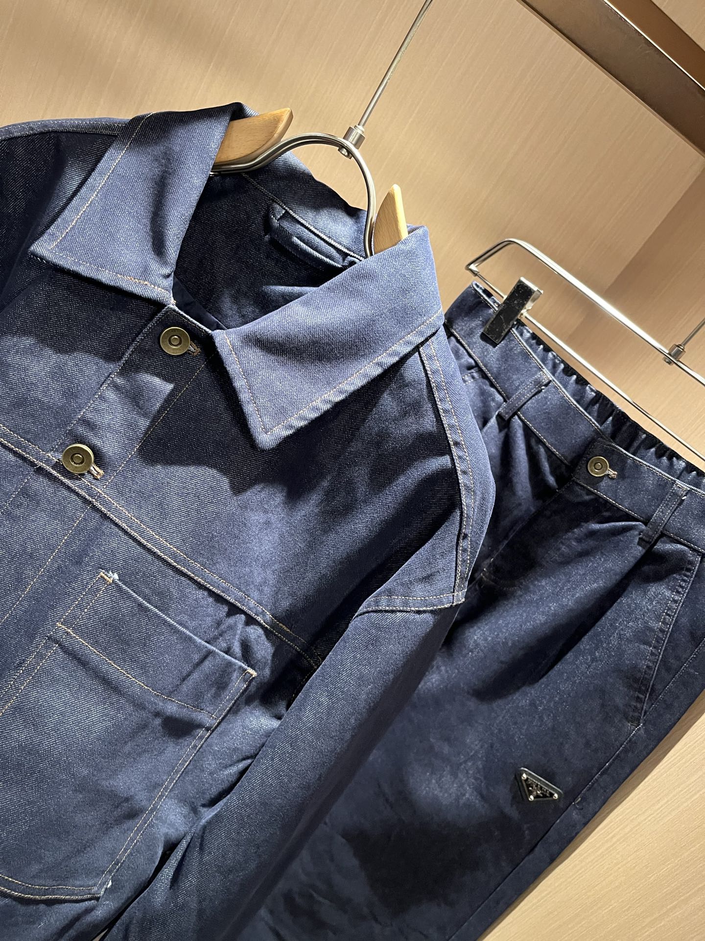 PPRAD*A普*达 2025秋冬新款休闲牛仔套装，最新款全网独家首上！！~既经典有时尚百搭，谁不爱啊，