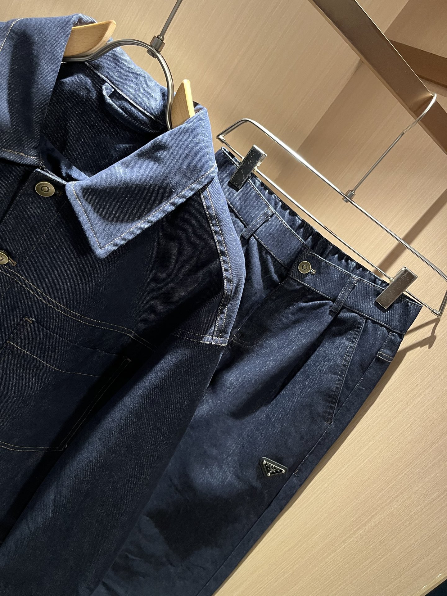 PPRAD*A普*达 2025秋冬新款休闲牛仔套装，最新款全网独家首上！！~既经典有时尚百搭，谁不爱啊，