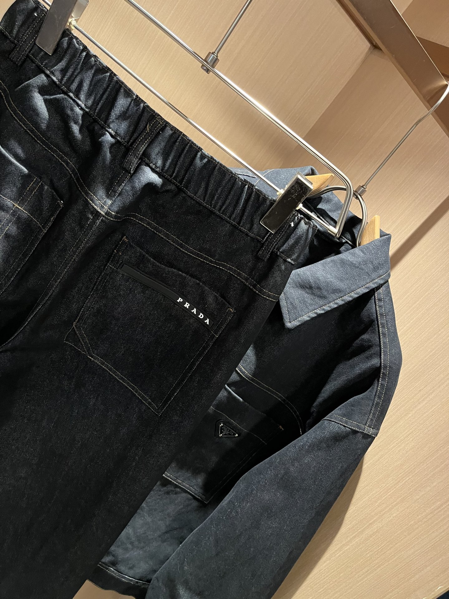 PPRAD*A普*达 2025秋冬新款休闲牛仔套装，最新款全网独家首上！！~既经典有时尚百搭，谁不爱啊，