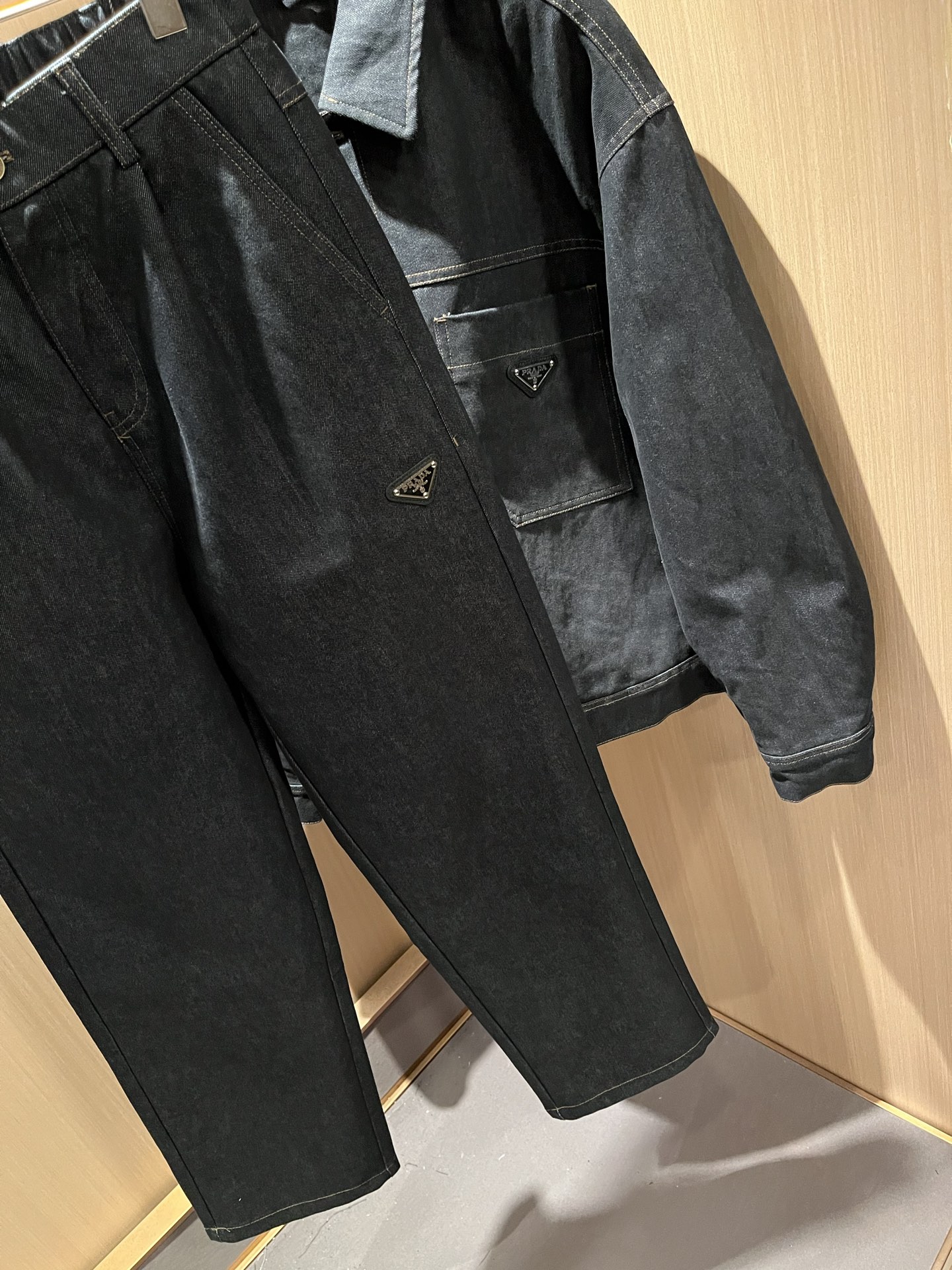 PPRAD*A普*达 2025秋冬新款休闲牛仔套装，最新款全网独家首上！！~既经典有时尚百搭，谁不爱啊，