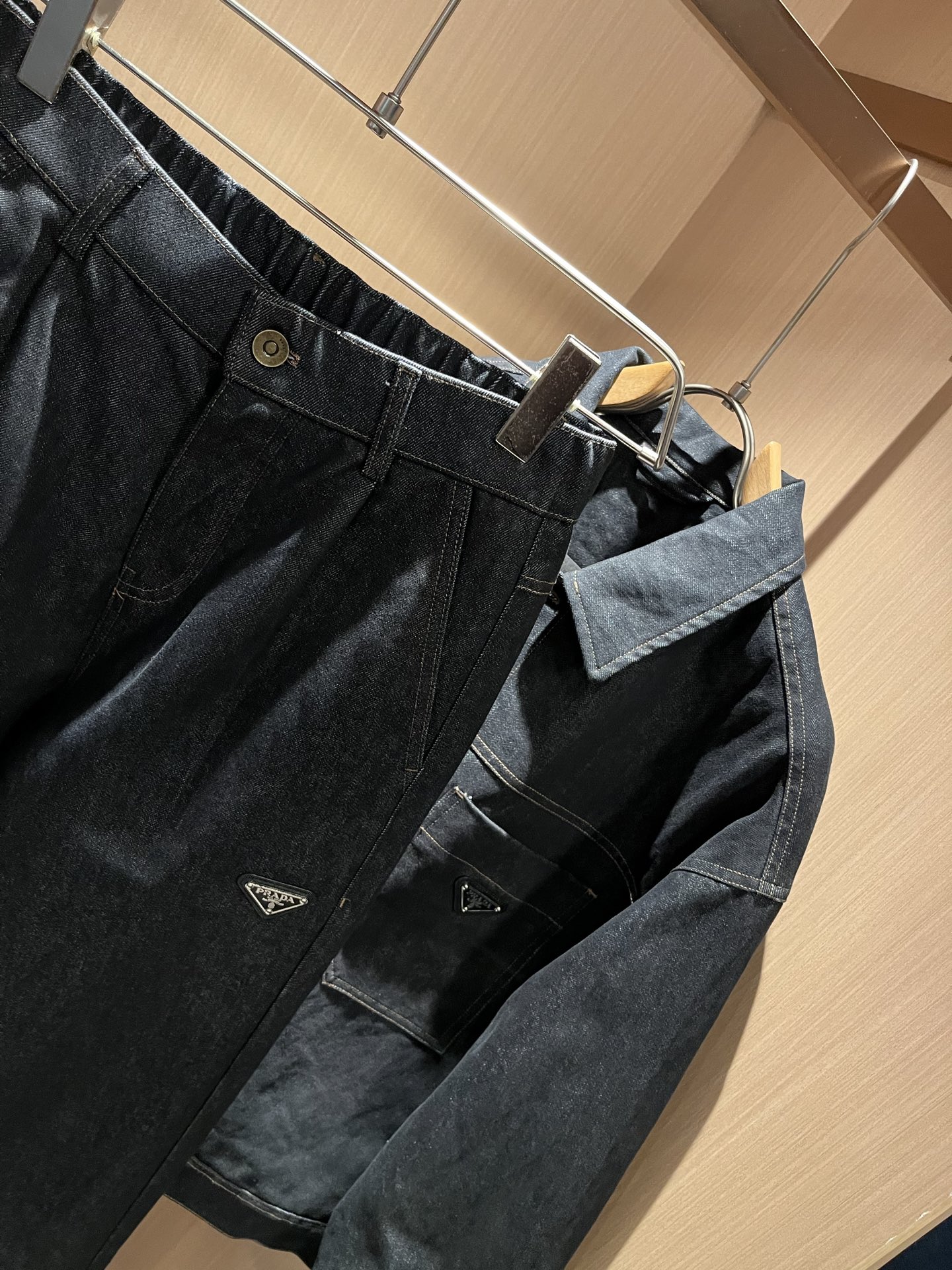 PPRAD*A普*达 2025秋冬新款休闲牛仔套装，最新款全网独家首上！！~既经典有时尚百搭，谁不爱啊，