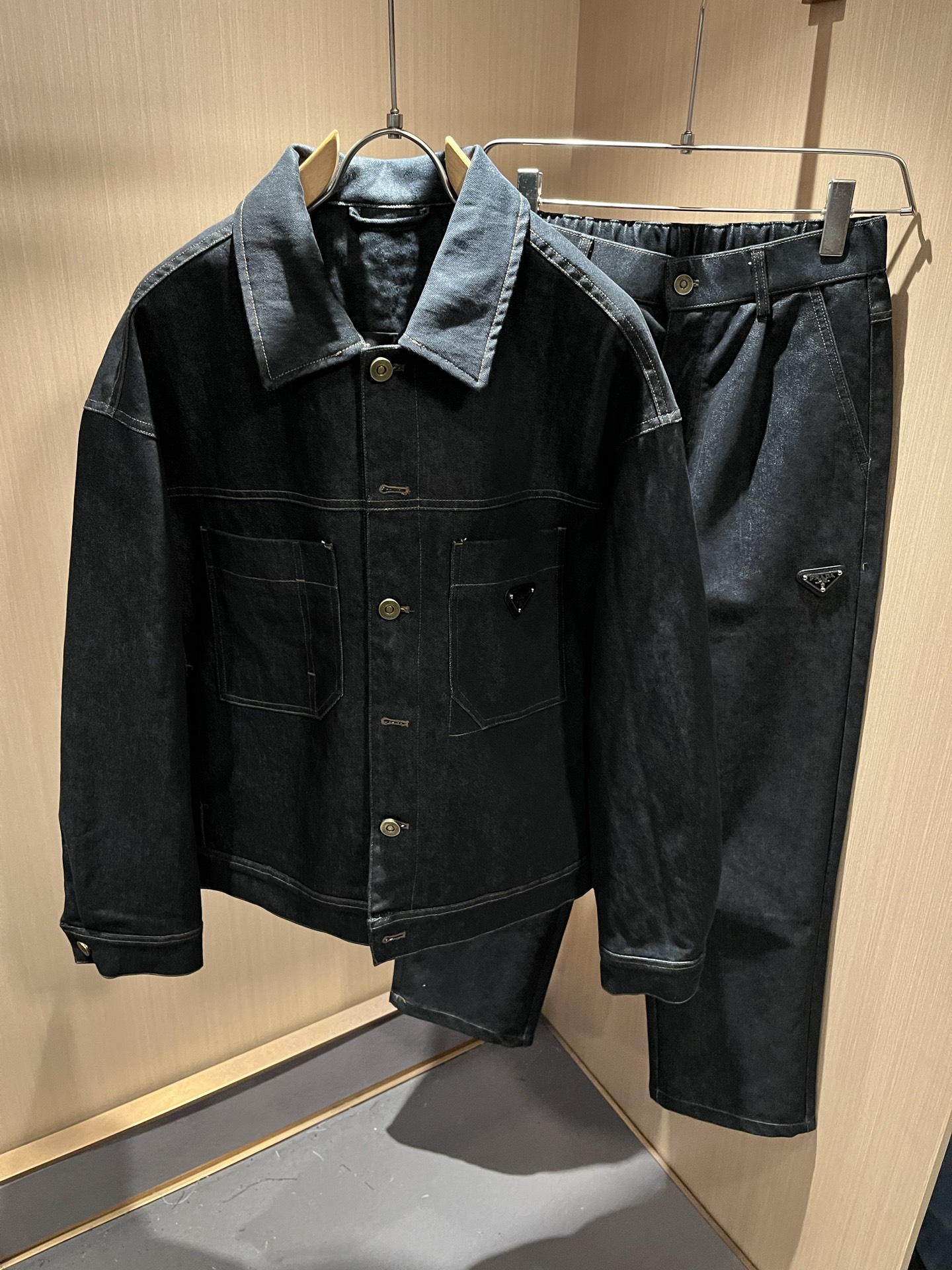 PPRAD*A普*达 2025秋冬新款休闲牛仔套装，最新款全网独家首上！！~既经典有时尚百搭，谁不爱啊，