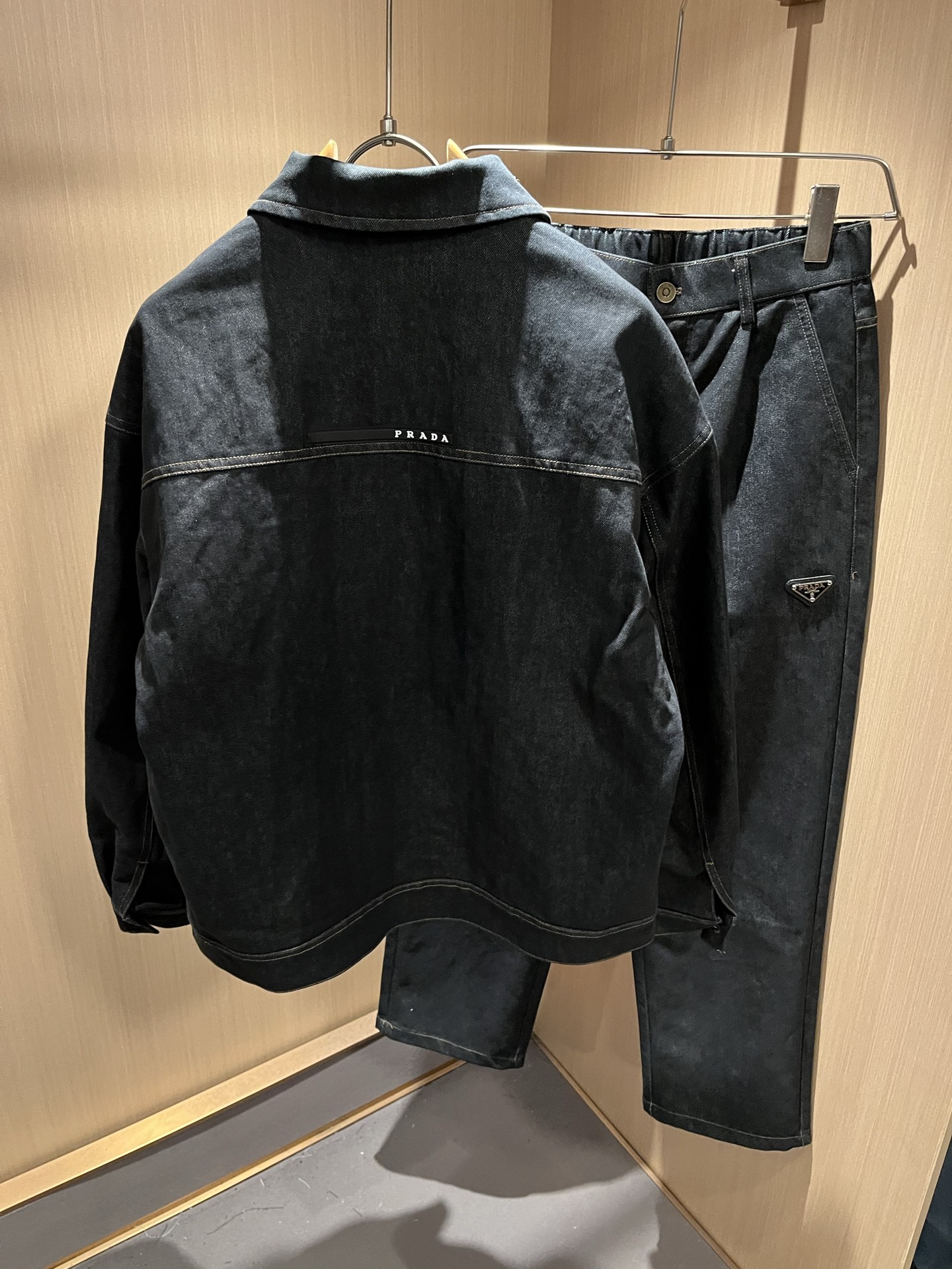 PPRAD*A普*达 2025秋冬新款休闲牛仔套装，最新款全网独家首上！！~既经典有时尚百搭，谁不爱啊，