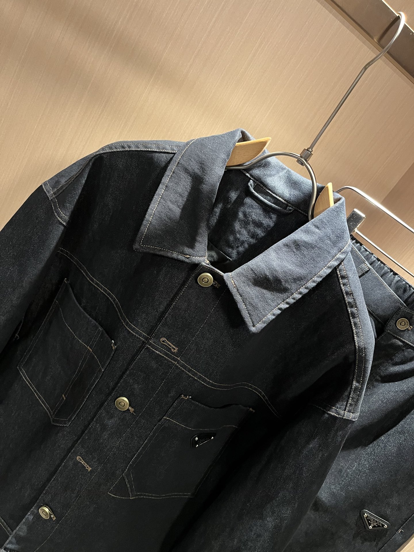 PPRAD*A普*达 2025秋冬新款休闲牛仔套装，最新款全网独家首上！！~既经典有时尚百搭，谁不爱啊，