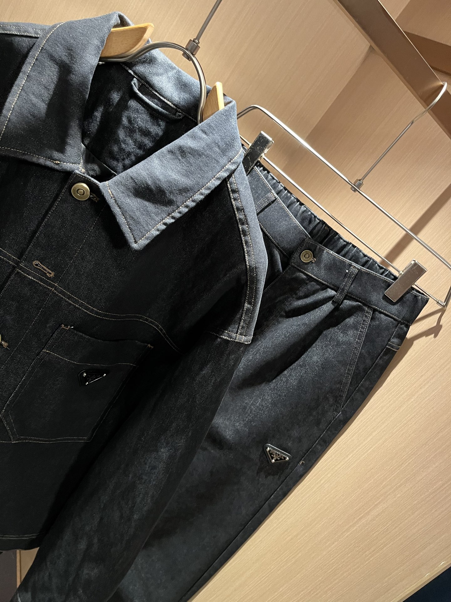 PPRAD*A普*达 2025秋冬新款休闲牛仔套装，最新款全网独家首上！！~既经典有时尚百搭，谁不爱啊，