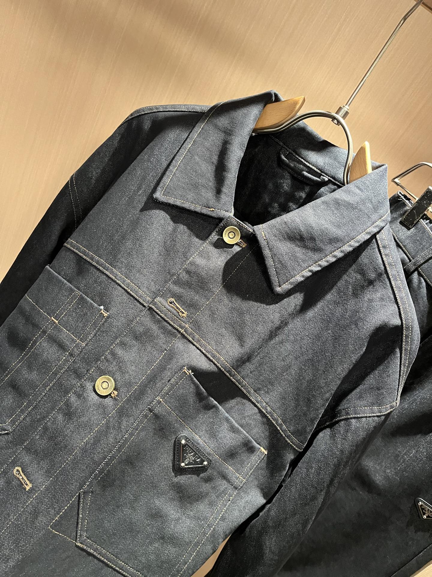 PPRAD*A普*达 2025秋冬新款休闲牛仔套装，最新款全网独家首上！！~既经典有时尚百搭，谁不爱啊，