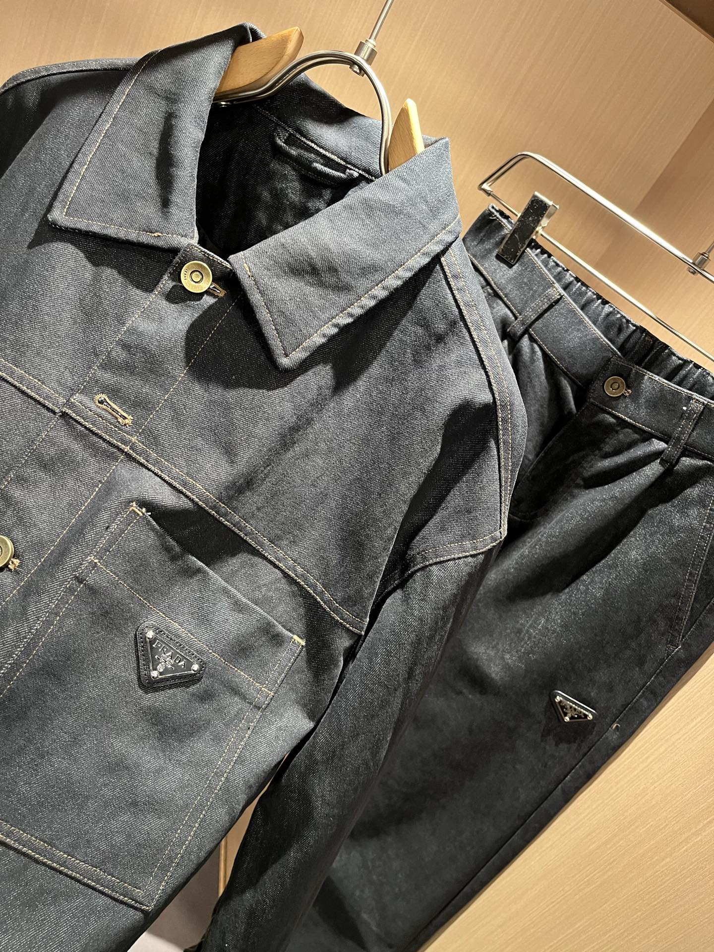 PPRAD*A普*达 2025秋冬新款休闲牛仔套装，最新款全网独家首上！！~既经典有时尚百搭，谁不爱啊，