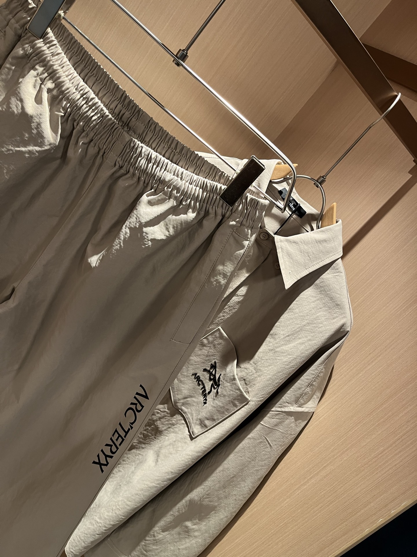 ARCTER*X始*祖鸟 2025秋冬新款休闲套装，户外品牌可能大家第一想到的就是加拿大鹅、始祖鸟。给人