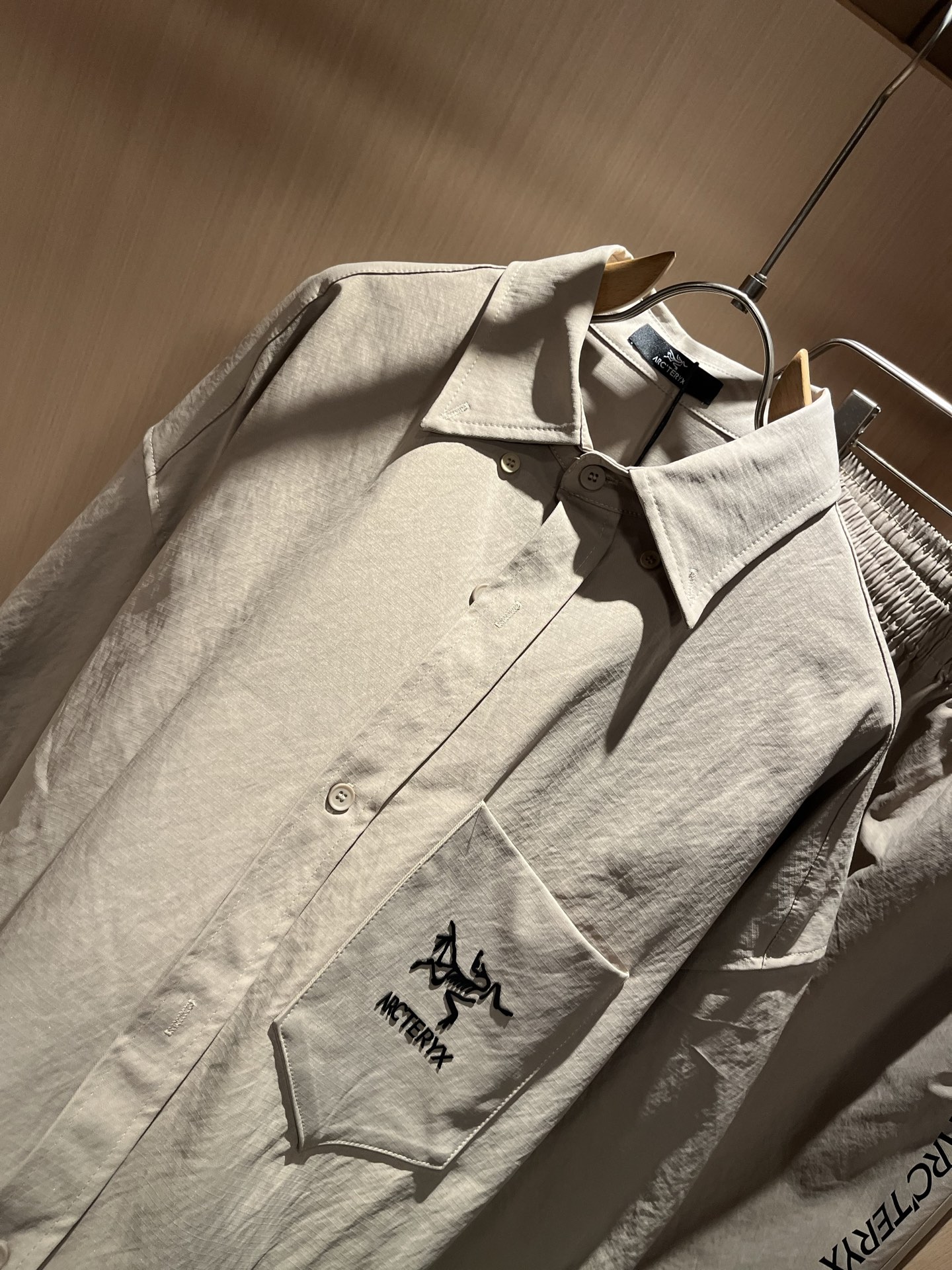 ARCTER*X始*祖鸟 2025秋冬新款休闲套装，户外品牌可能大家第一想到的就是加拿大鹅、始祖鸟。给人