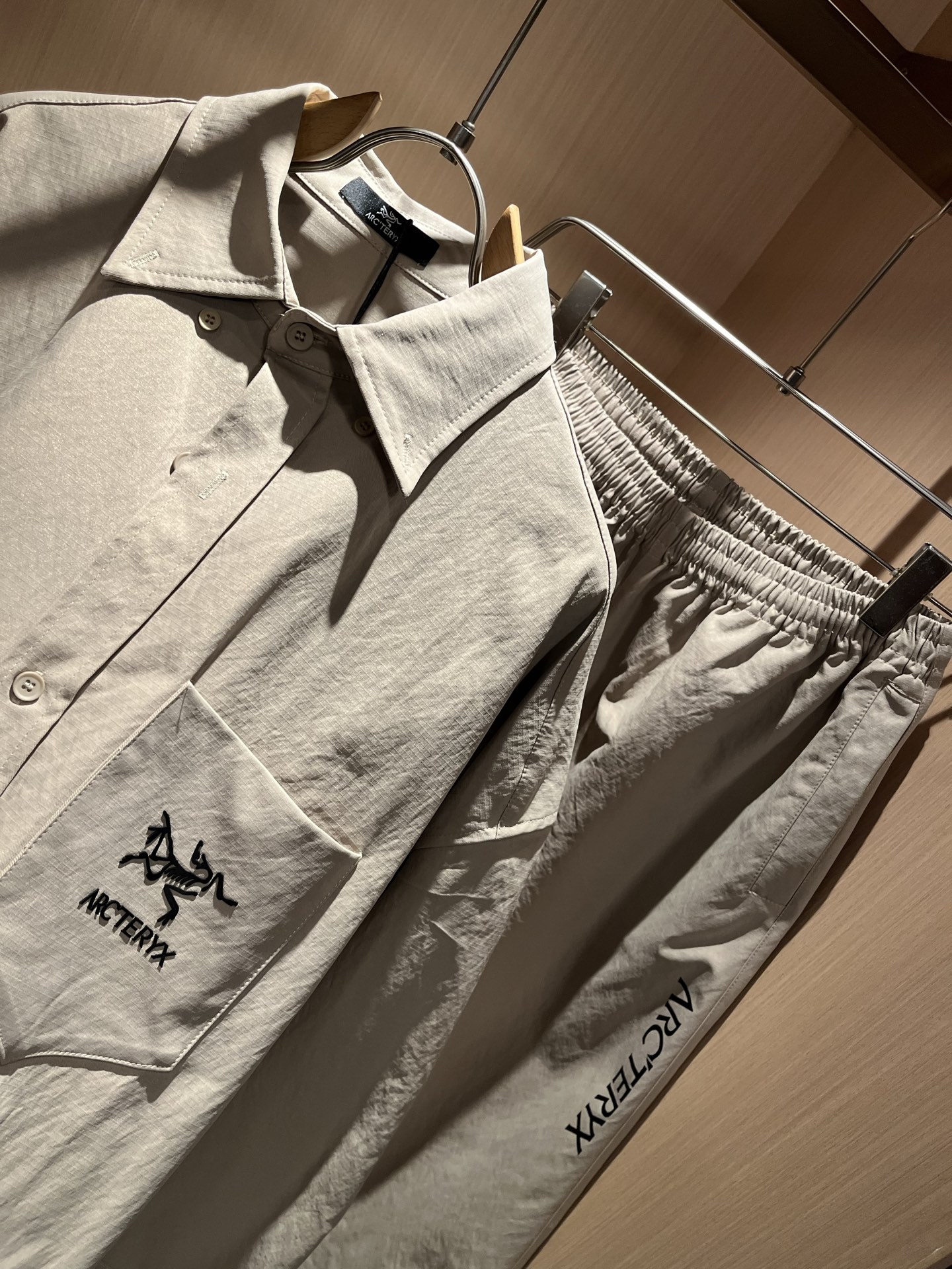 ARCTER*X始*祖鸟 2025秋冬新款休闲套装，户外品牌可能大家第一想到的就是加拿大鹅、始祖鸟。给人