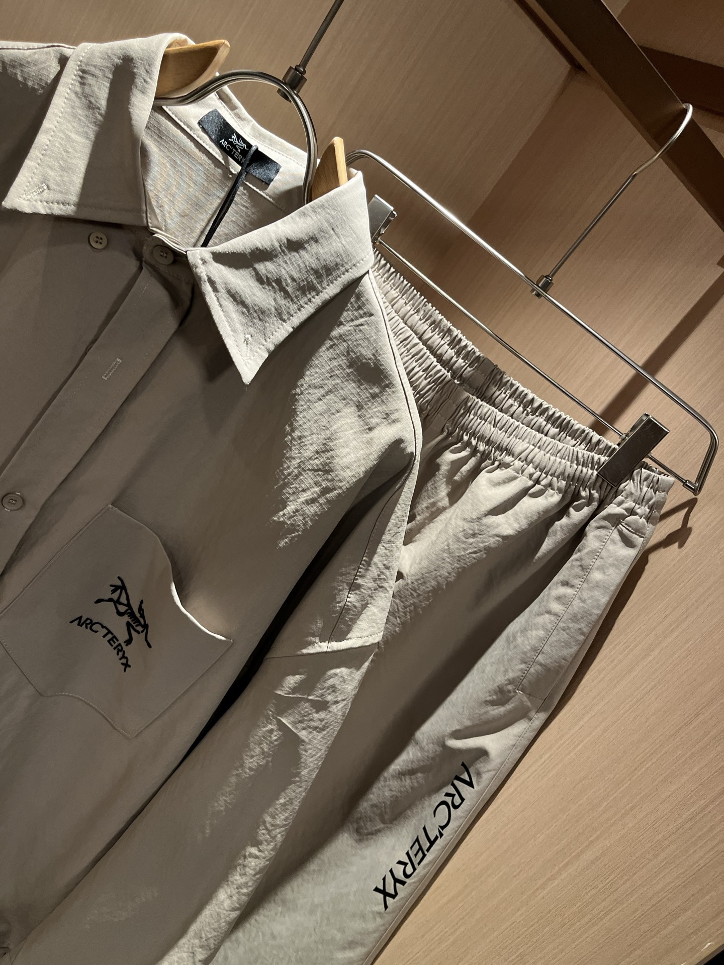 ARCTER*X始*祖鸟 2025秋冬新款休闲套装，户外品牌可能大家第一想到的就是加拿大鹅、始祖鸟。给人