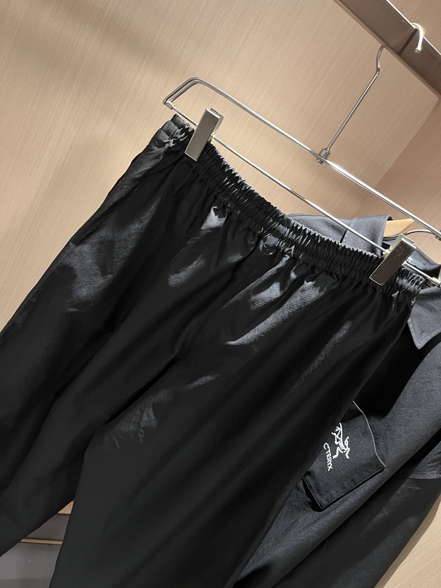 ARCTER*X始*祖鸟 2025秋冬新款休闲套装，户外品牌可能大家第一想到的就是加拿大鹅、始祖鸟。给人