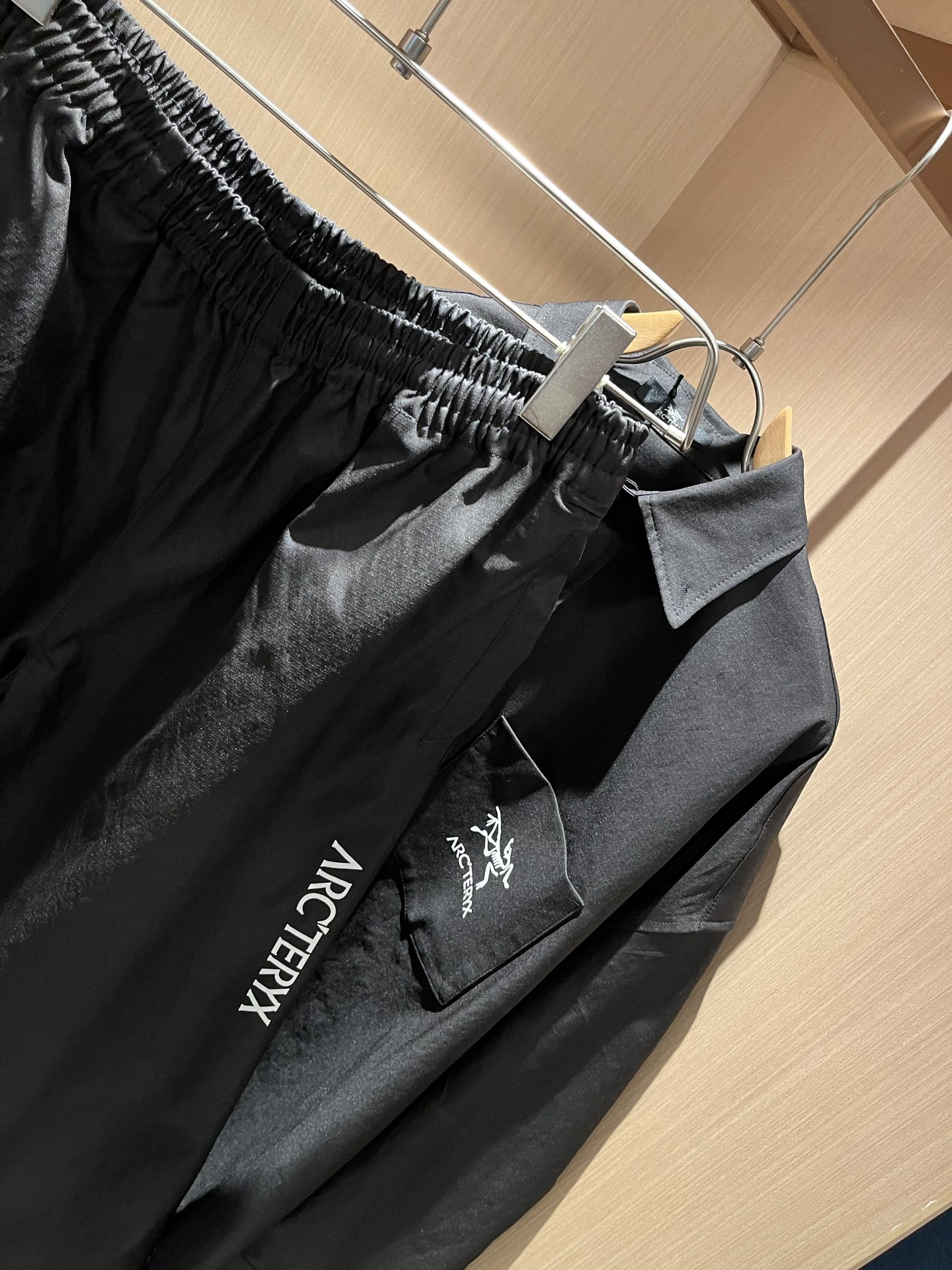 ARCTER*X始*祖鸟 2025秋冬新款休闲套装，户外品牌可能大家第一想到的就是加拿大鹅、始祖鸟。给人